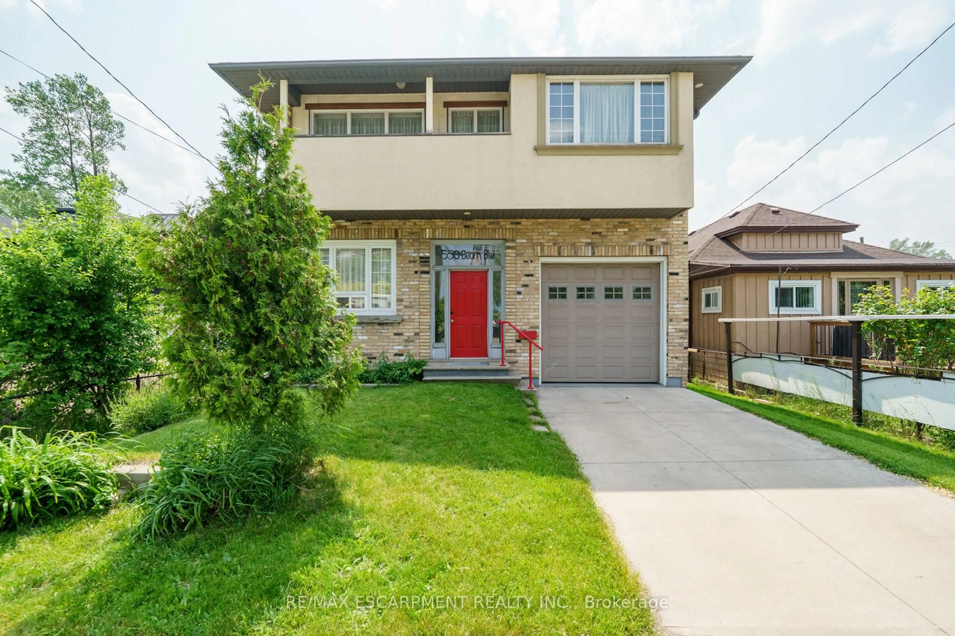 Home with brick exterior material, street for 550 Beach Blvd, Hamilton Ontario L8H 6X3