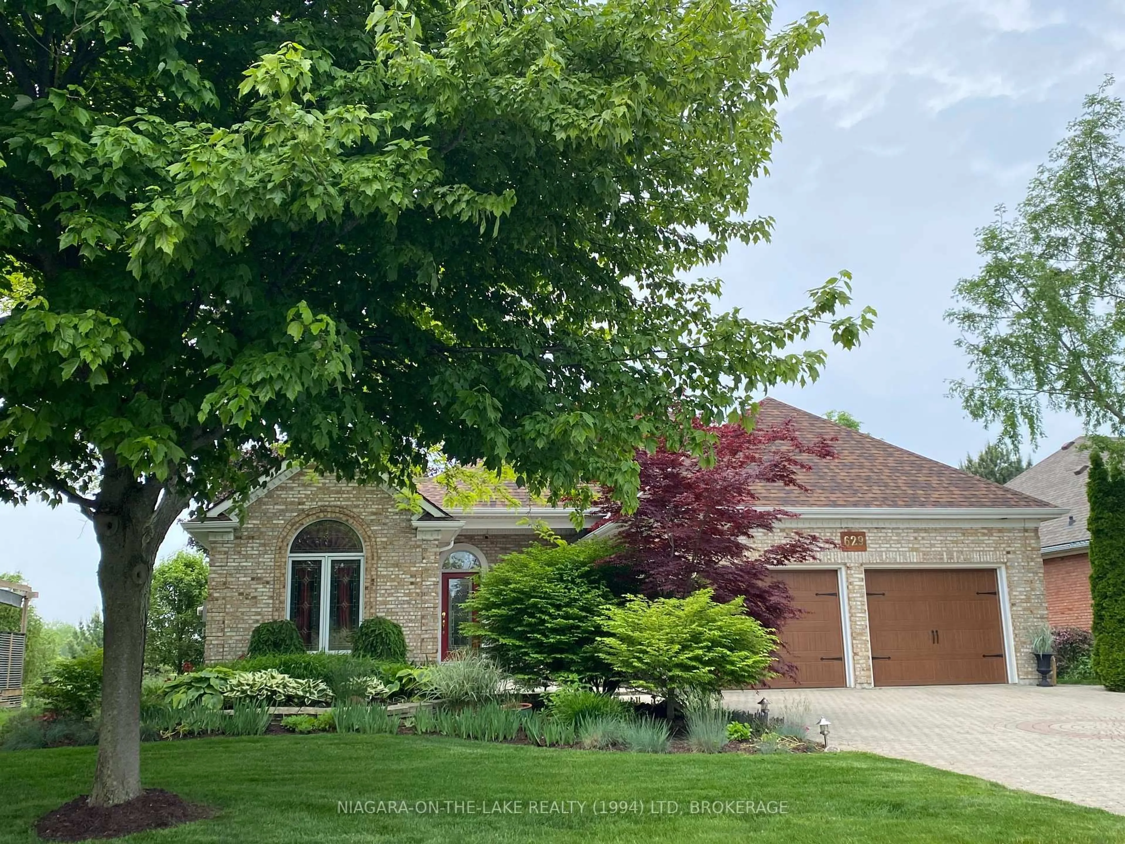 A pic from outside/outdoor area/front of a property/back of a property/a pic from drone, street for 629 Simcoe St, Niagara-on-the-Lake Ontario L0S 1J0