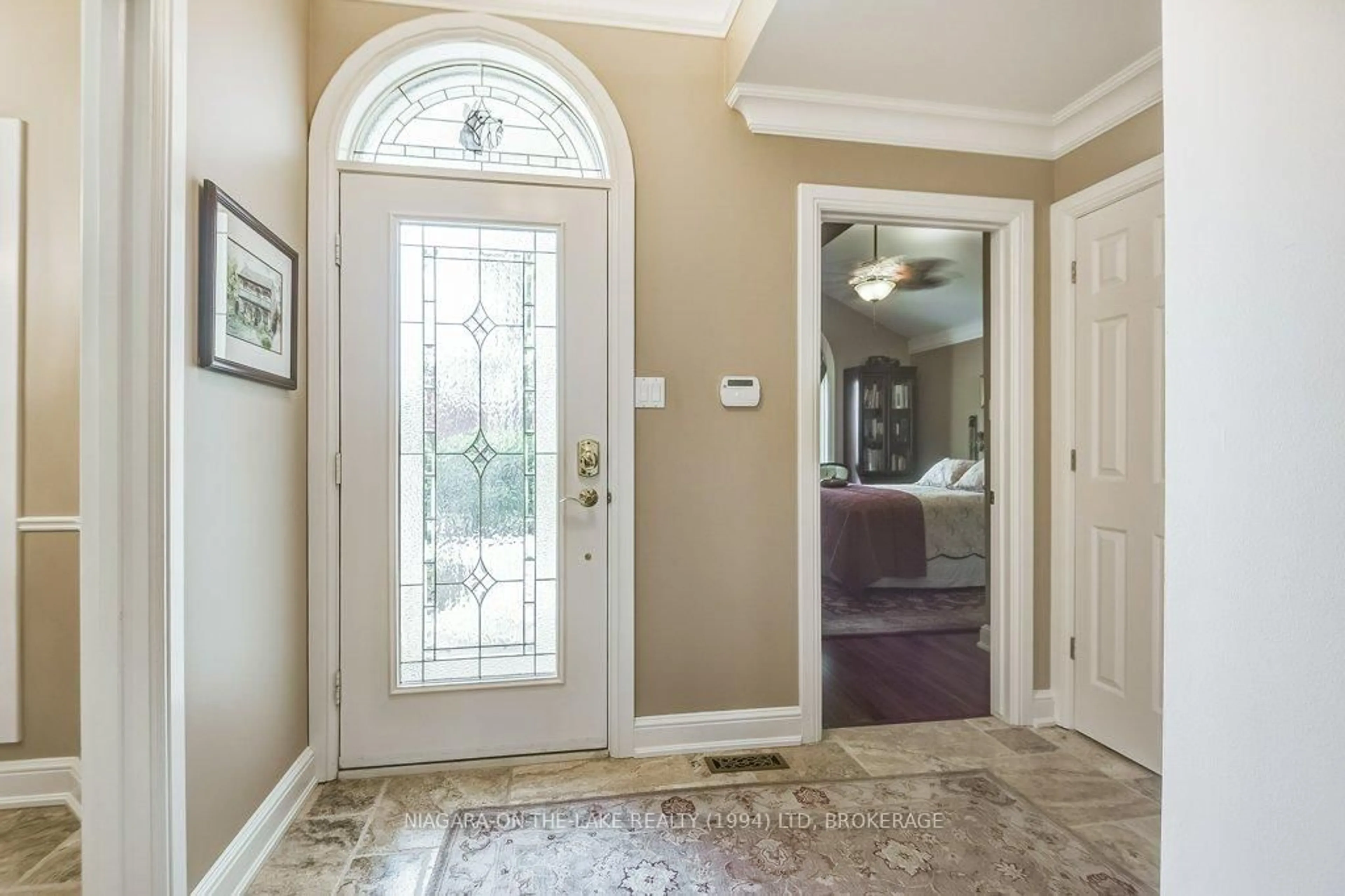 Indoor entryway for 629 Simcoe St, Niagara-on-the-Lake Ontario L0S 1J0