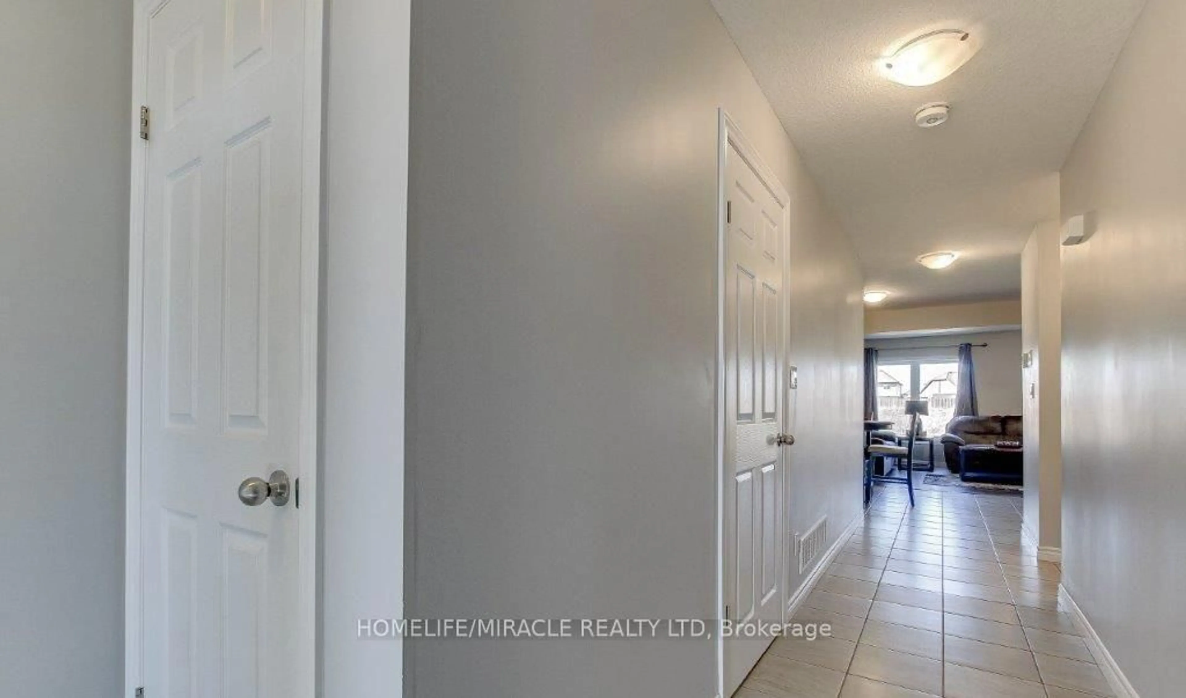 Indoor entryway for 1373 Calais Dr, Woodstock Ontario N4T 0L8