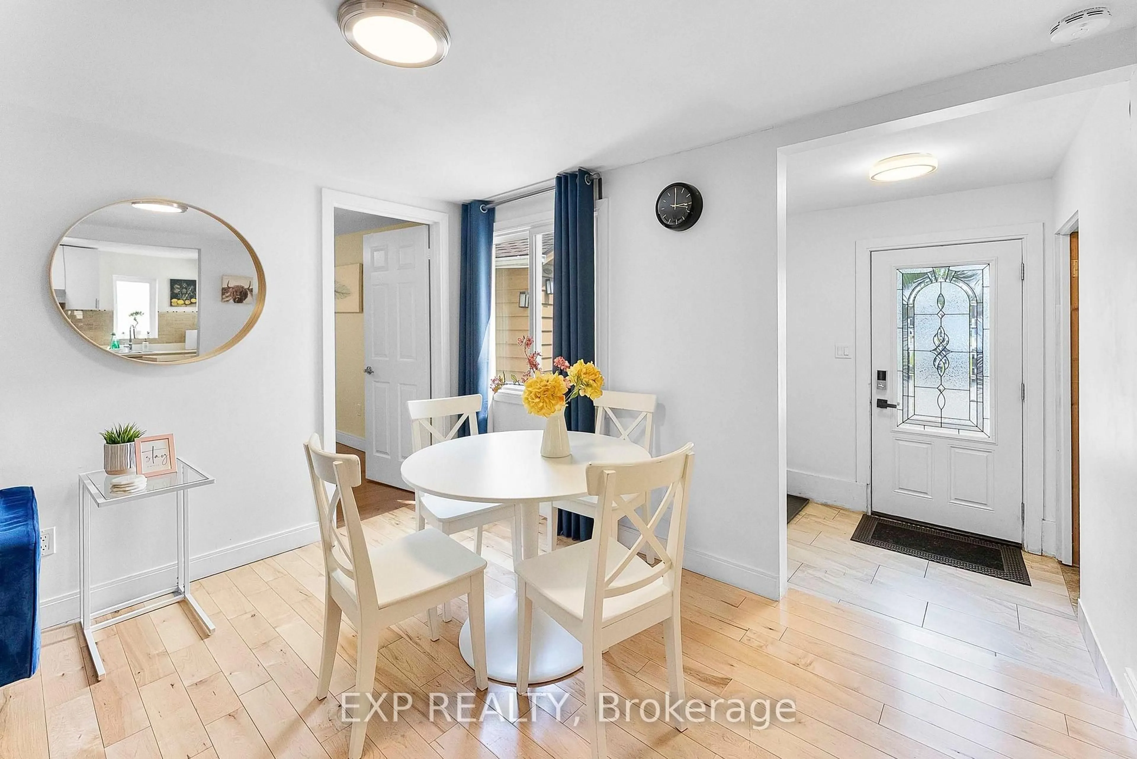 Dining room, unknown for 6141 Mcleod Rd, Niagara Falls Ontario L2G 3E7