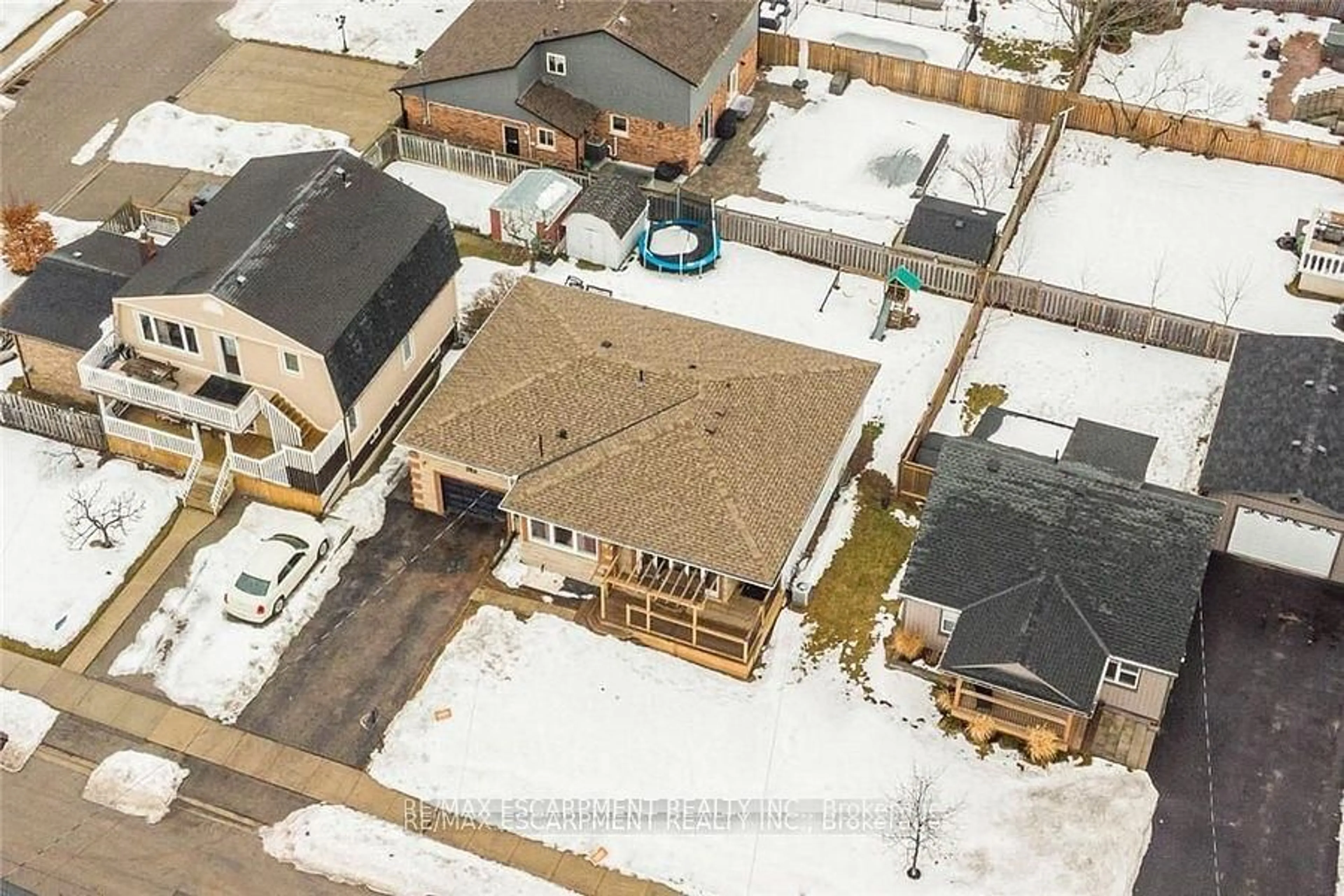 A pic from outside/outdoor area/front of a property/back of a property/a pic from drone, street for 243 FEDERAL St, Hamilton Ontario L8E 1P6