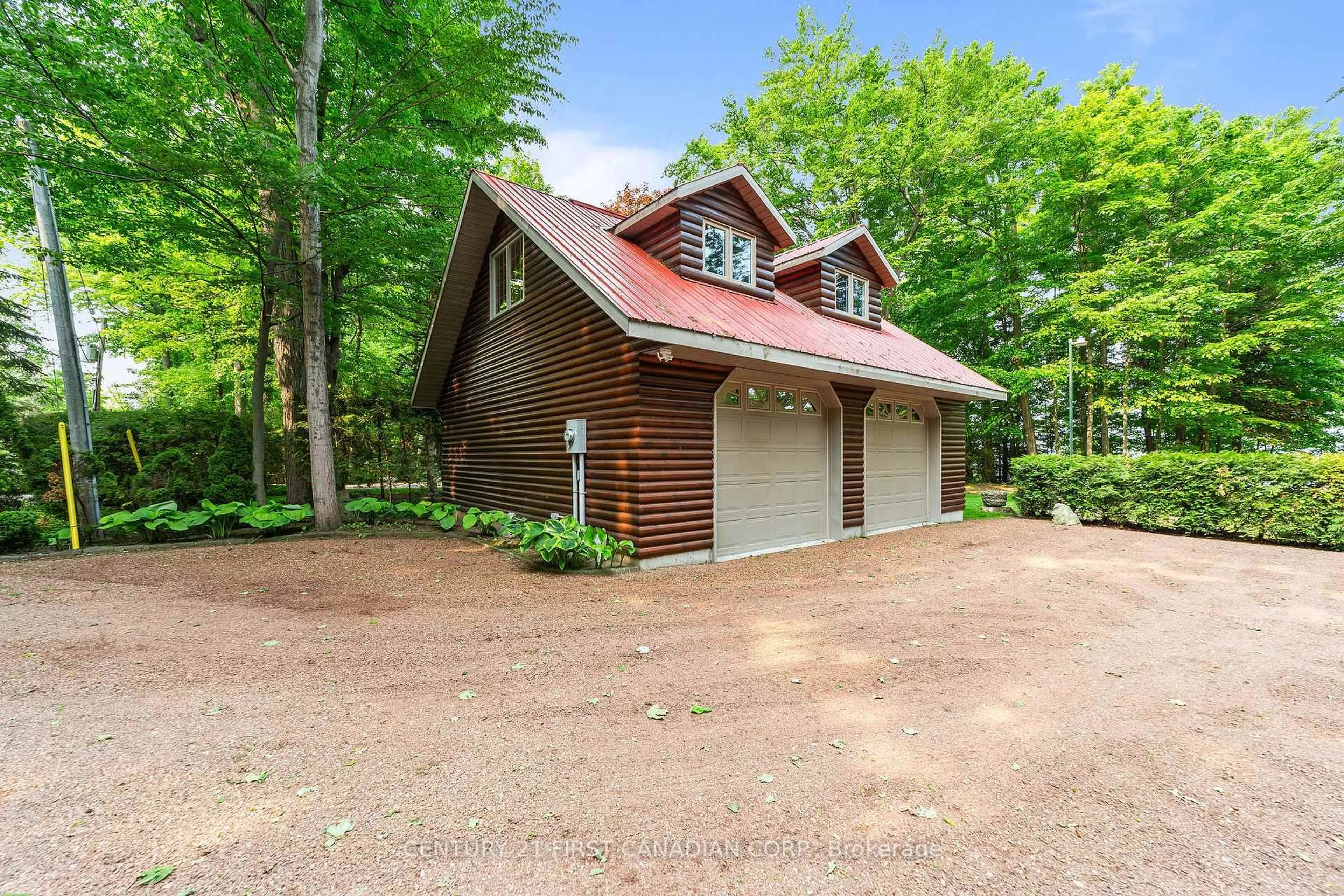 Indoor garage for 74395B SNOWDEN Cres, Bluewater Ontario N0M 1G0
