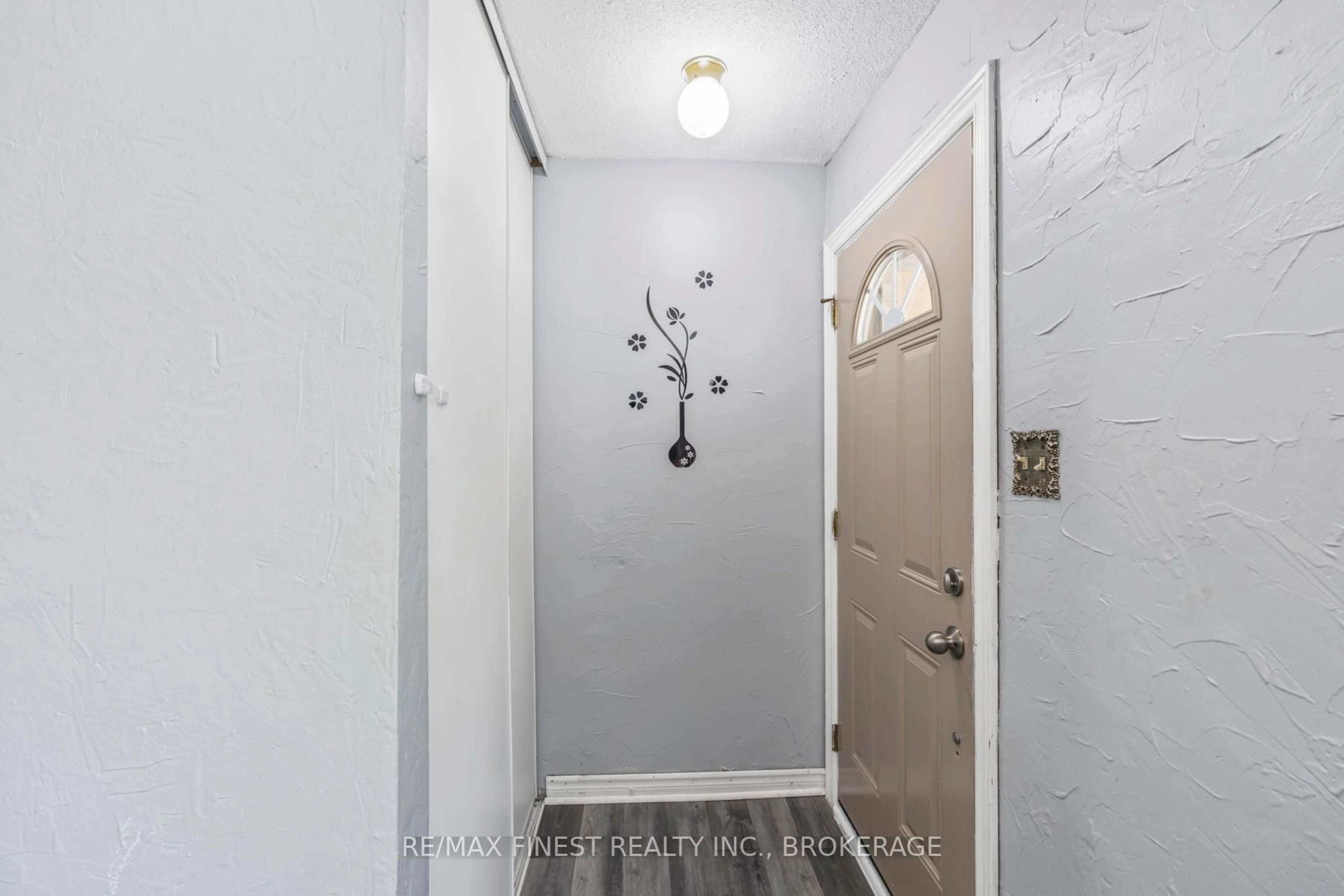 Indoor entryway for 840 Milford Dr, Kingston Ontario K7P 1A8