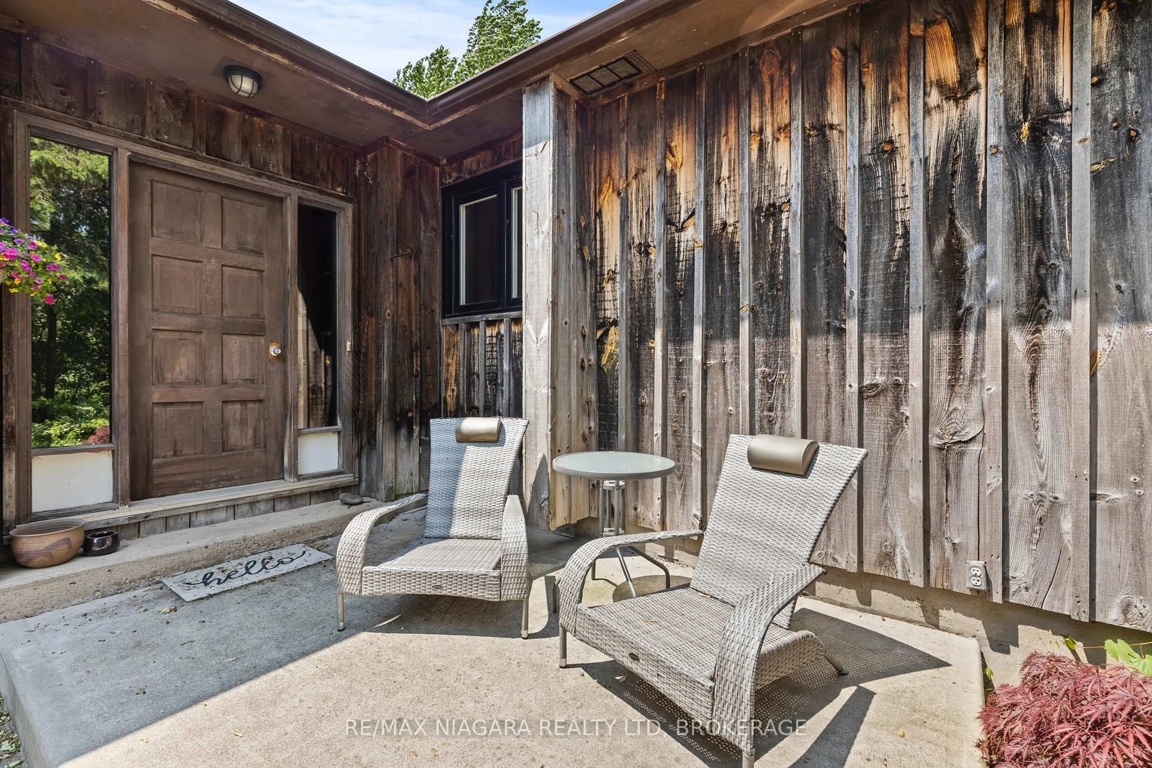 Patio, street for 705 Metler Rd, Pelham Ontario L0S 1C0