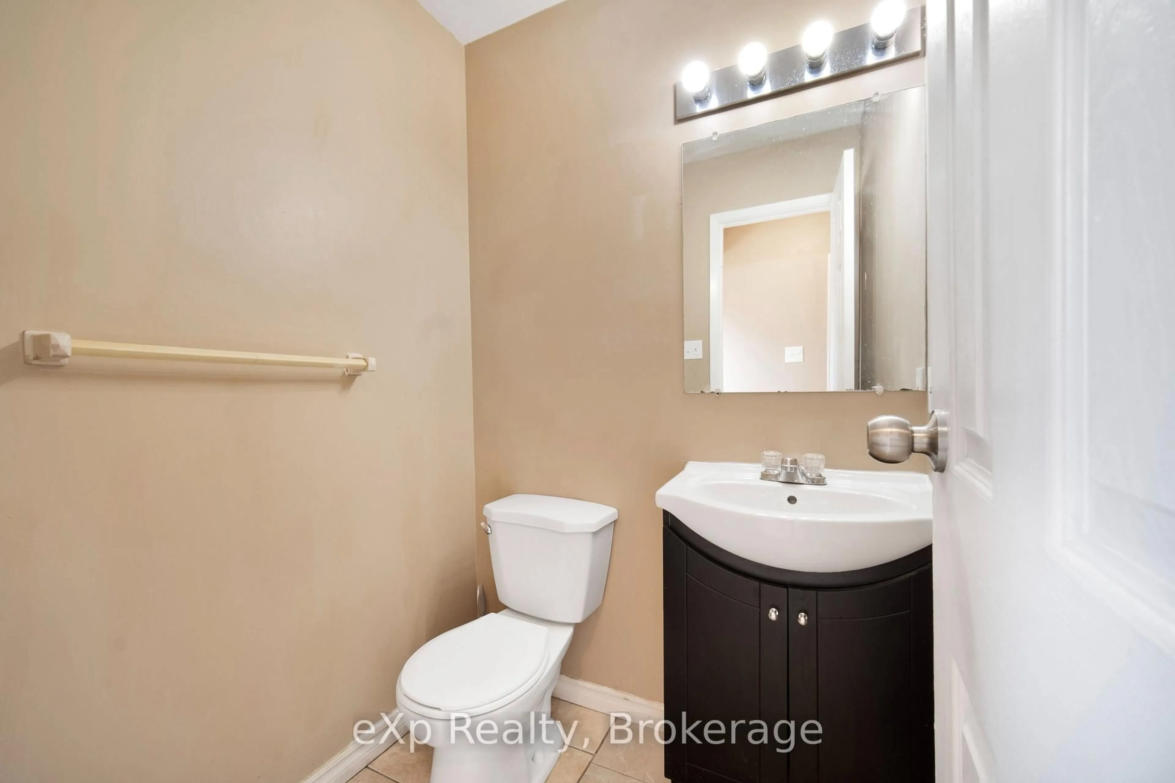 Standard bathroom, unknown for 550 Second St #50, London East Ontario N5V 3S3