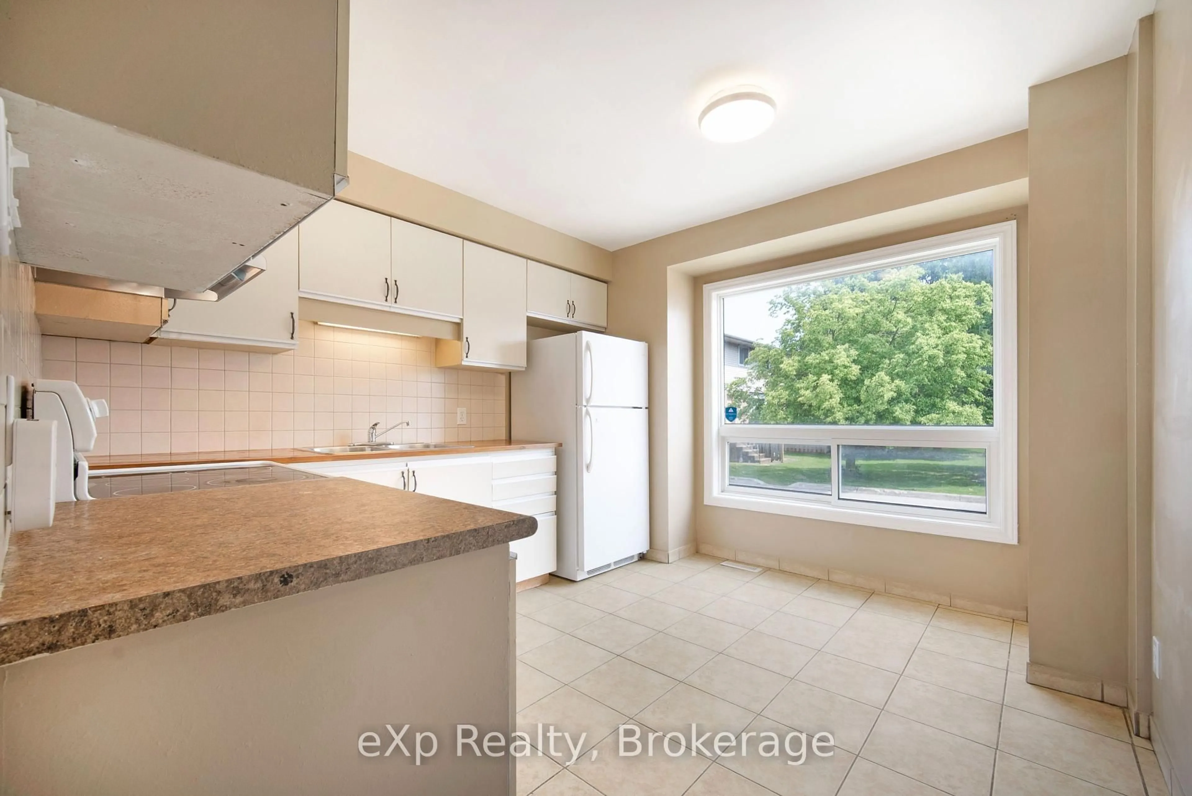 Standard kitchen, unknown for 550 Second St #50, London East Ontario N5V 3S3