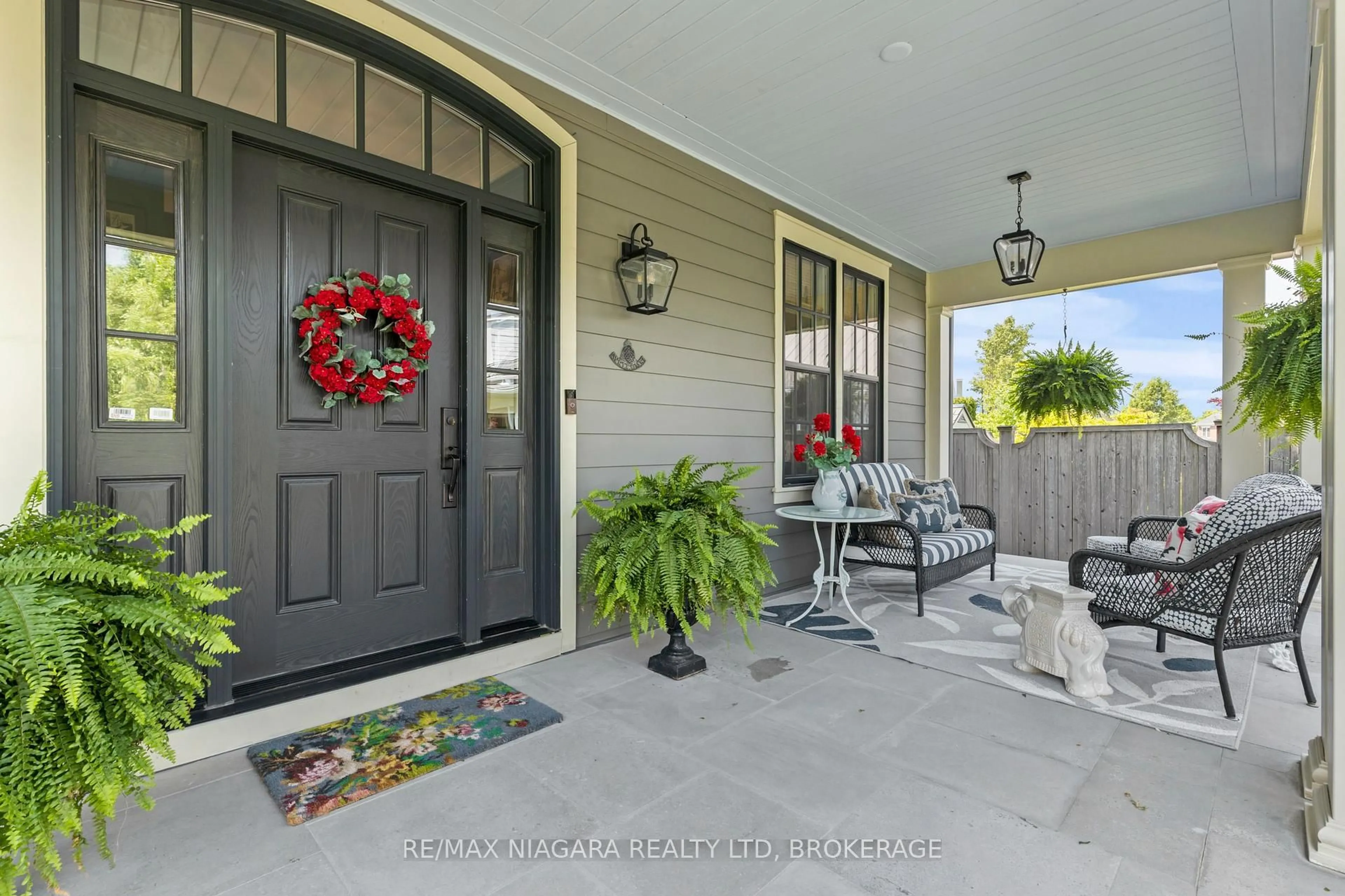 Indoor entryway for 69 GARRISON VILLAGE Dr, Niagara-on-the-Lake Ontario L0S 1J0