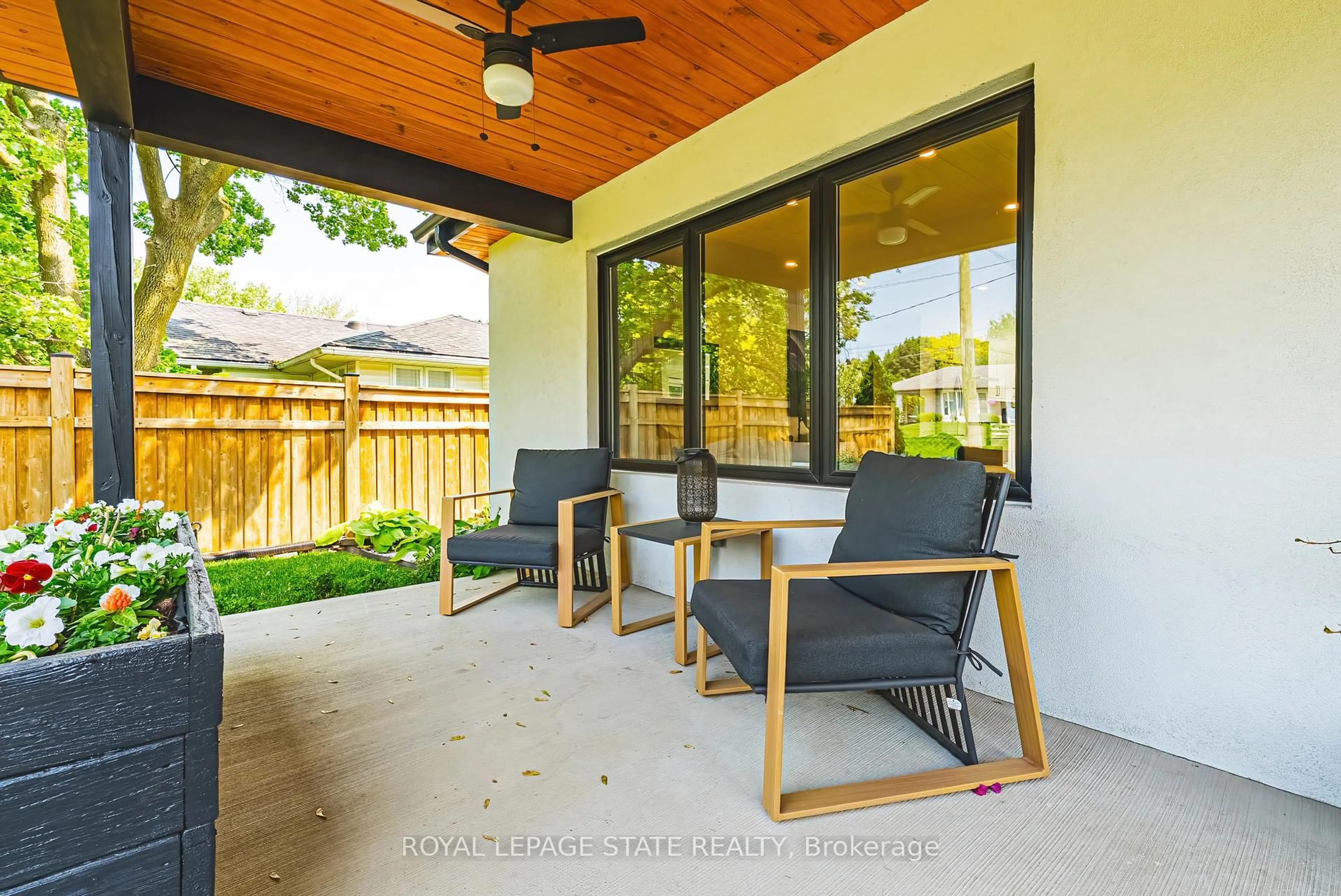 Patio, street for 16 Lynndale Dr, Hamilton Ontario L9H 3L6