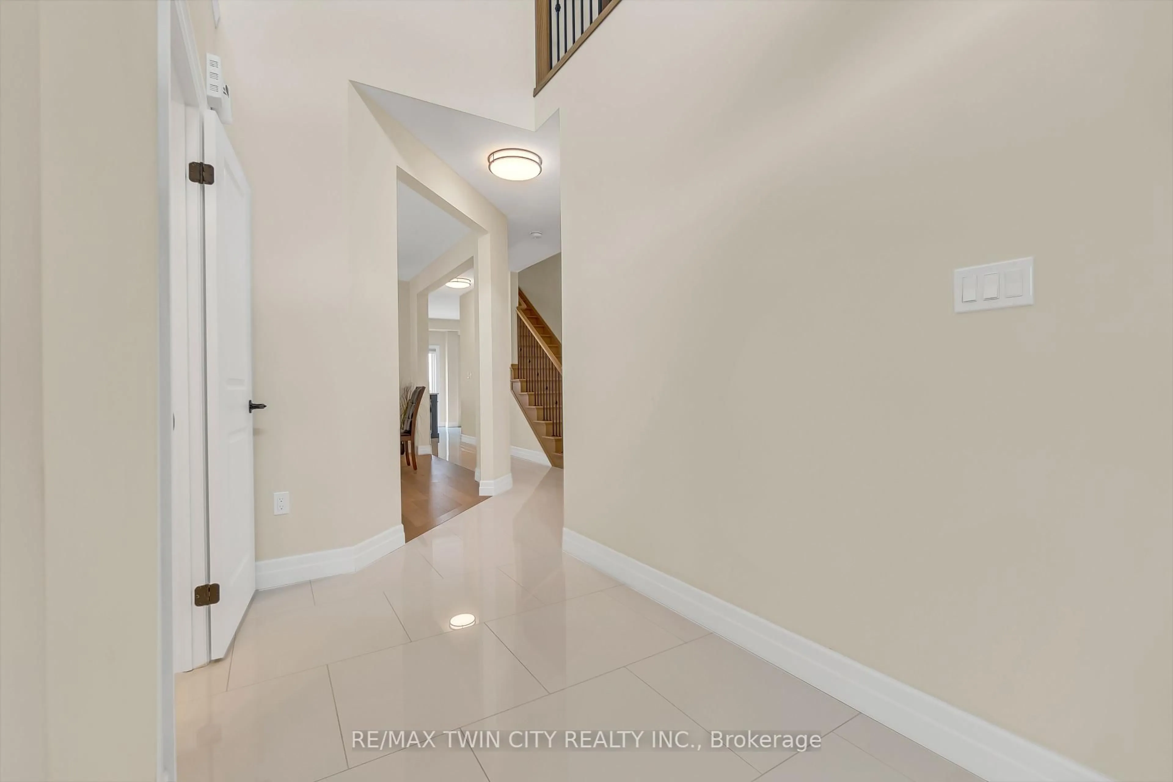Indoor entryway for 188 Otterbein Rd, Kitchener Ontario N2B 0A8