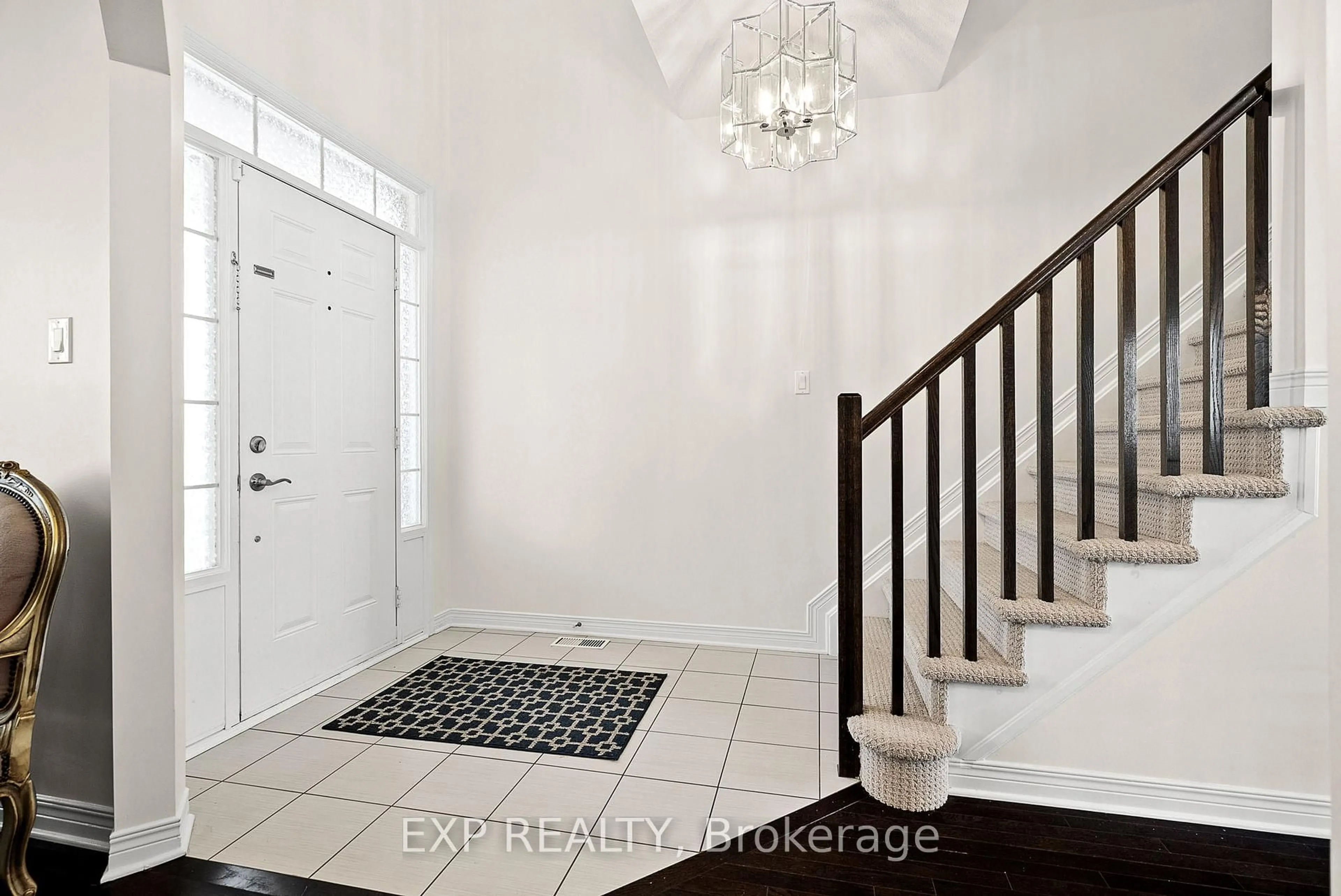 Indoor entryway for 360 Antigonish Ave, Ottawa Ontario K4A 0T9