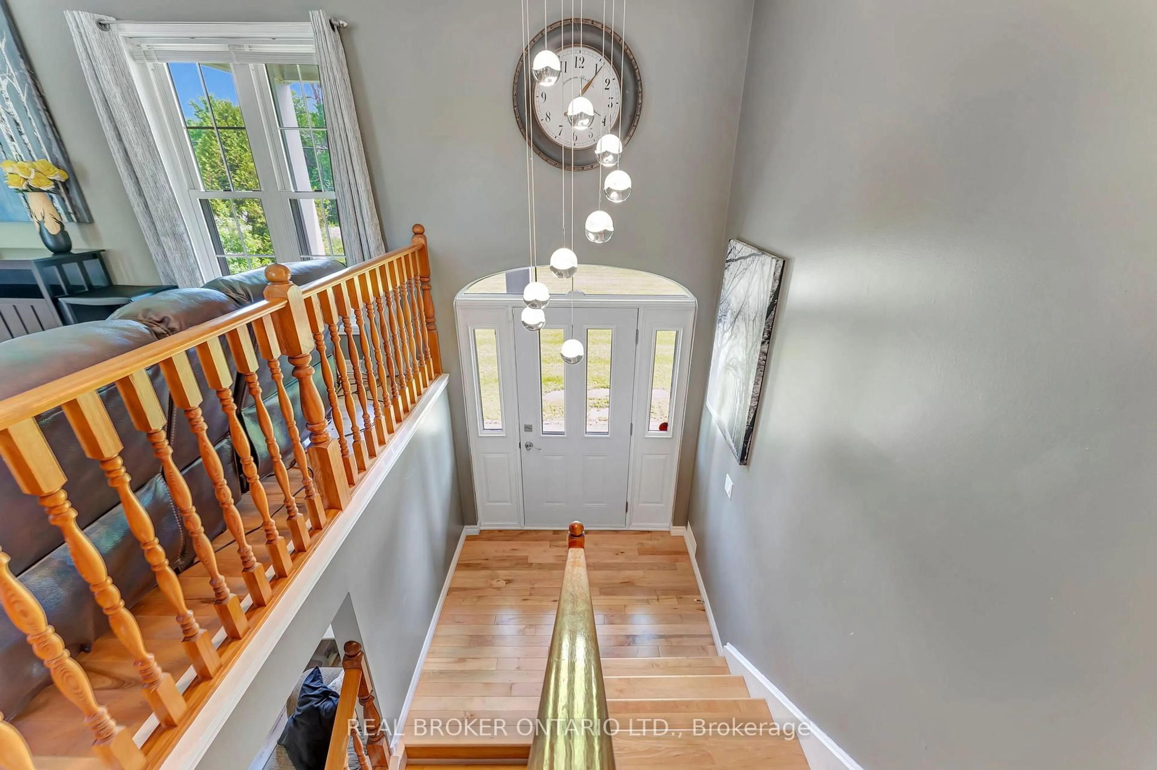 Indoor entryway for 326 Johnston Rd, North Grenville Ontario K0G 1J0