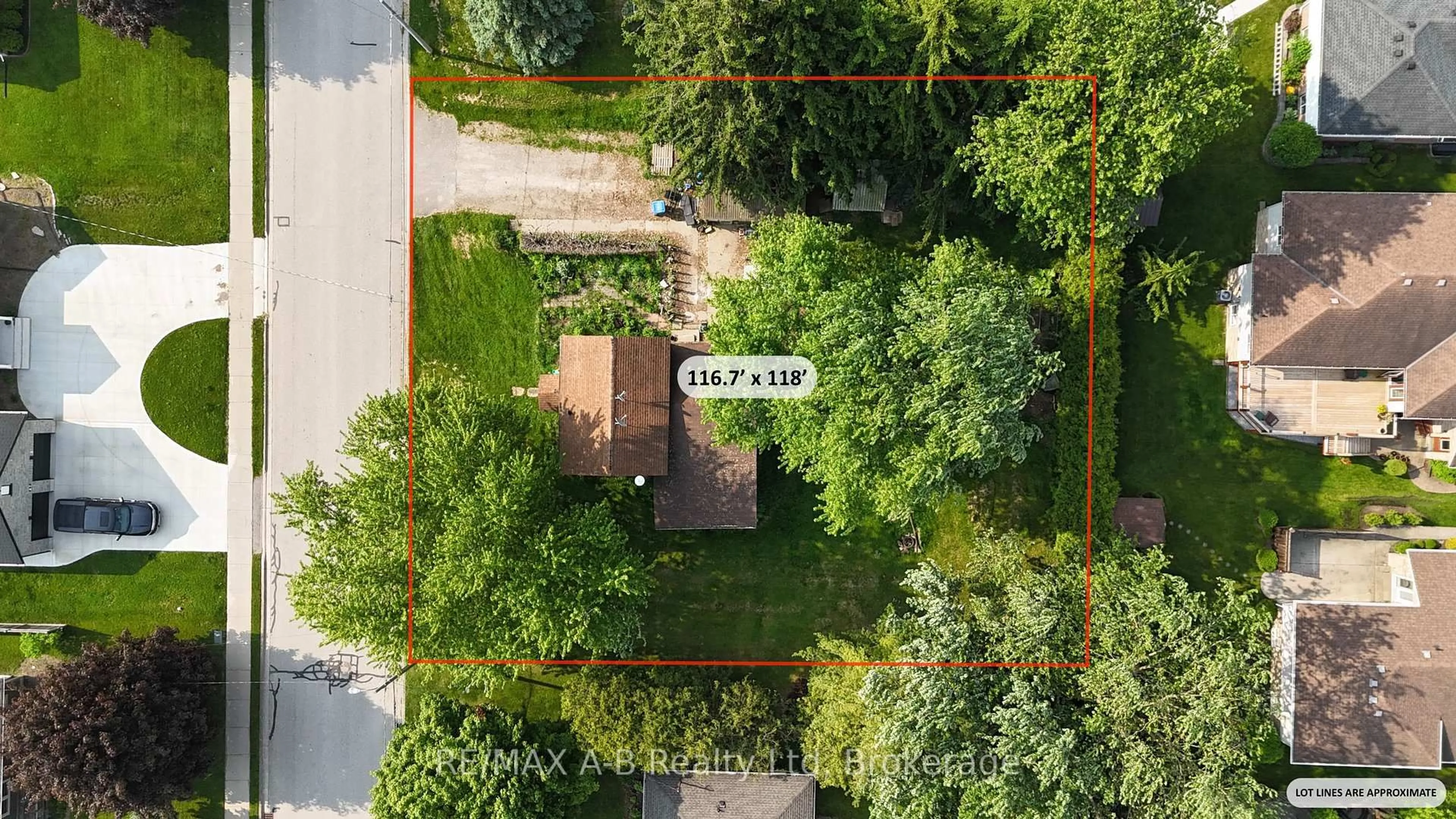 A pic from outside/outdoor area/front of a property/back of a property/a pic from drone, street for 86 Salina St, St. Marys Ontario N4X 1C8