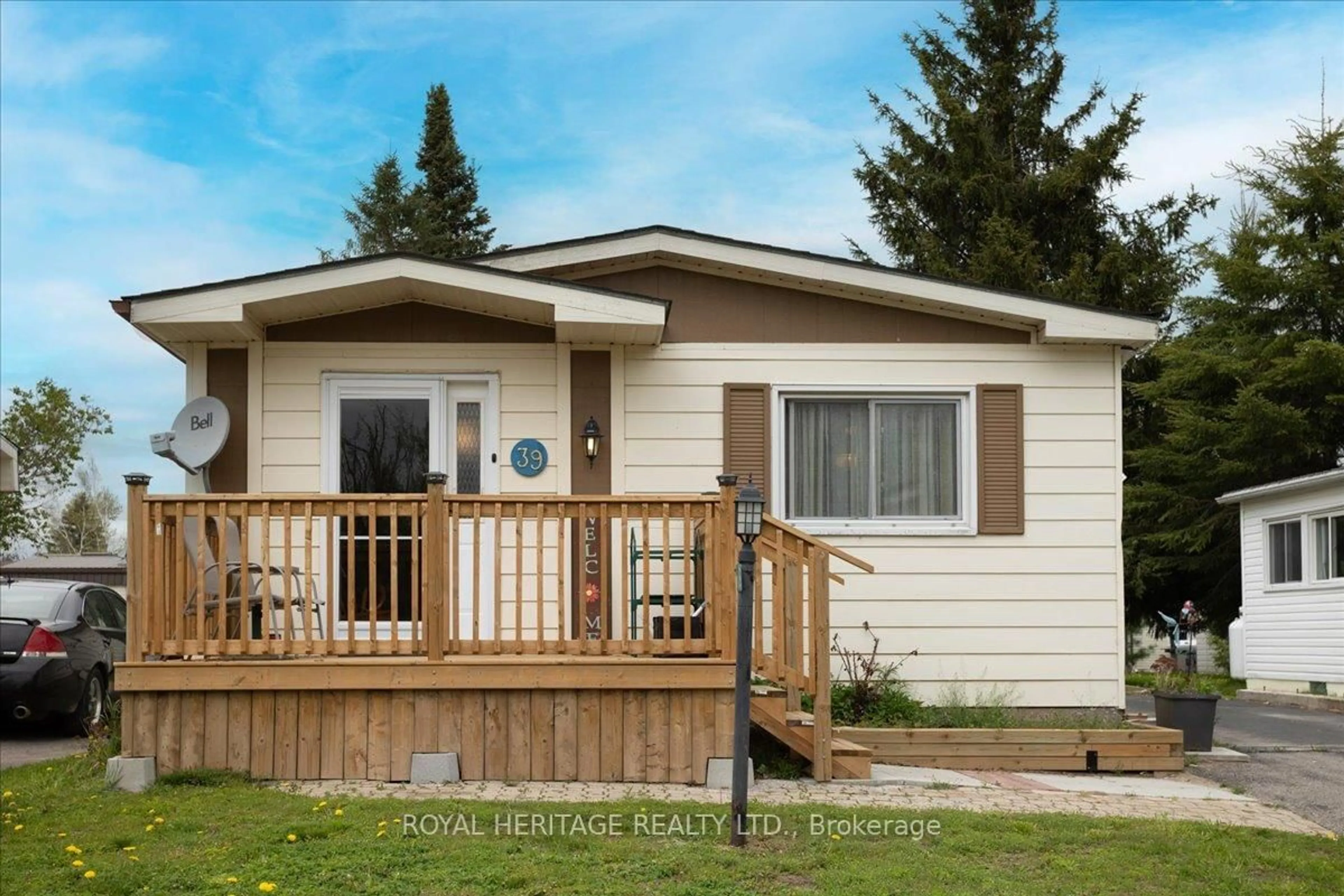 Home with vinyl exterior material, unknown for 39 CIRCLE Dr, Kawartha Lakes Ontario K9V 4R1