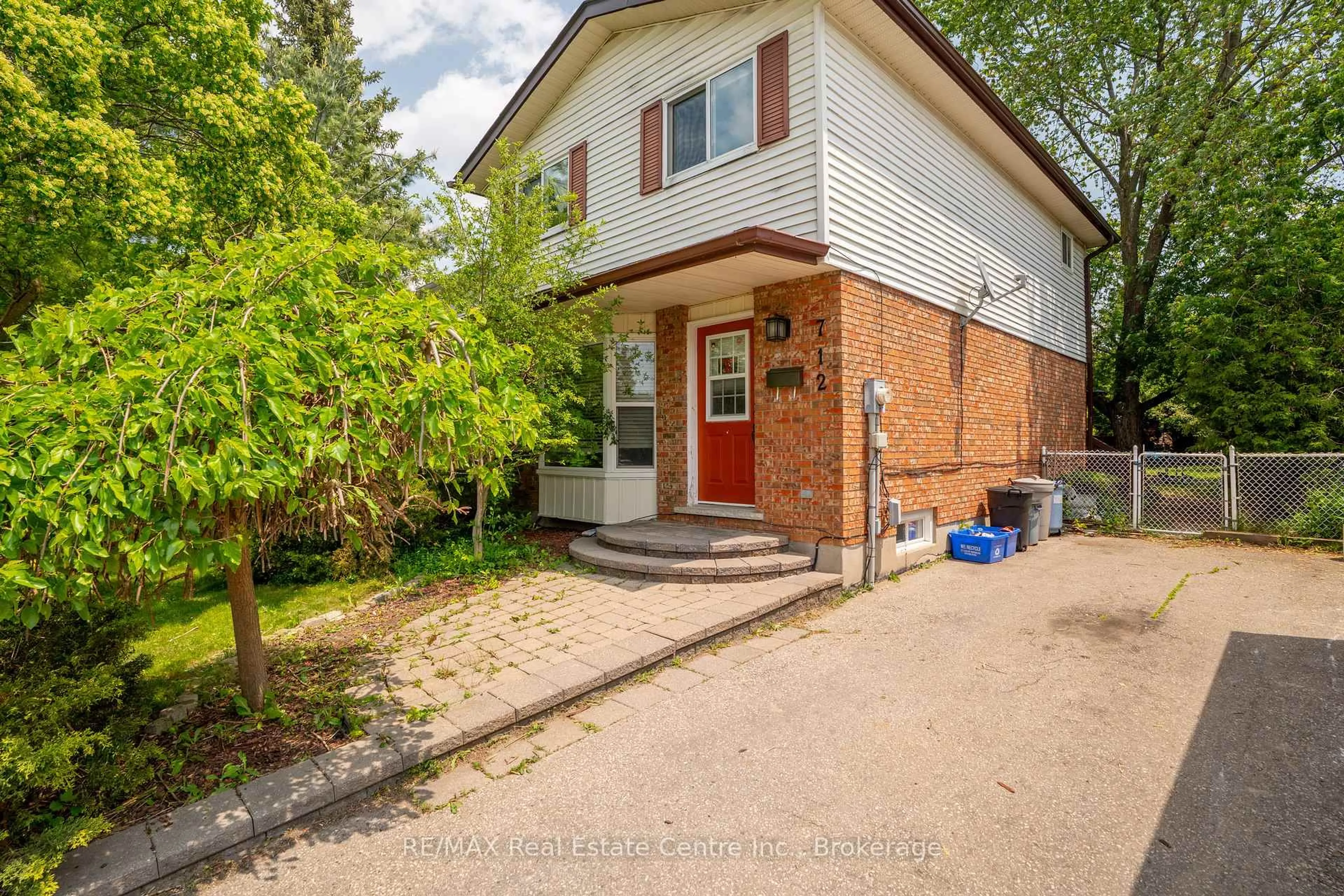 Home with brick exterior material, street for 712 Highpoint Ave, Waterloo Ontario N2V 1G9