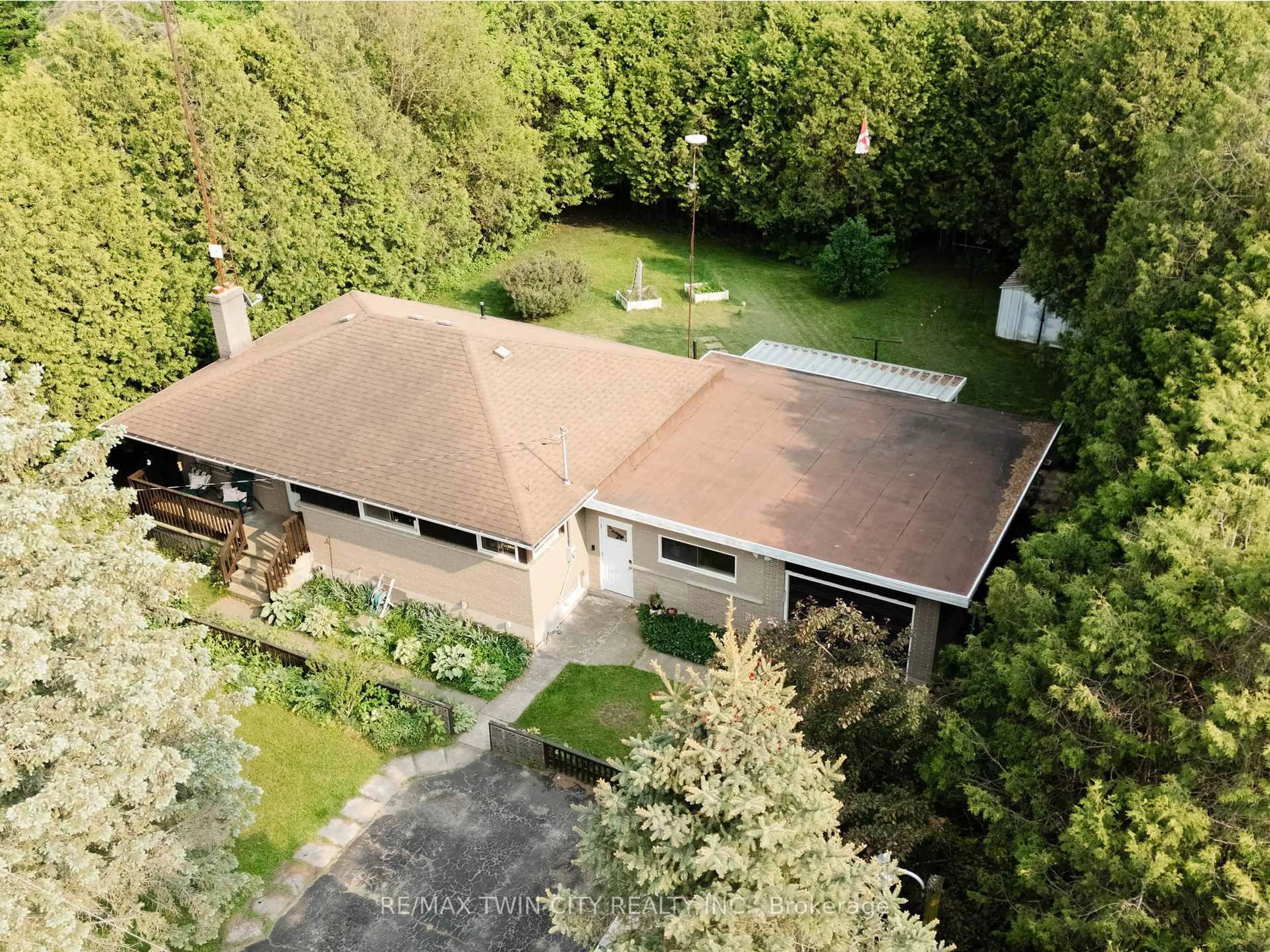 A pic from outside/outdoor area/front of a property/back of a property/a pic from drone, building for 252 Windham Road 13, Haldimand Ontario N4B 2W5