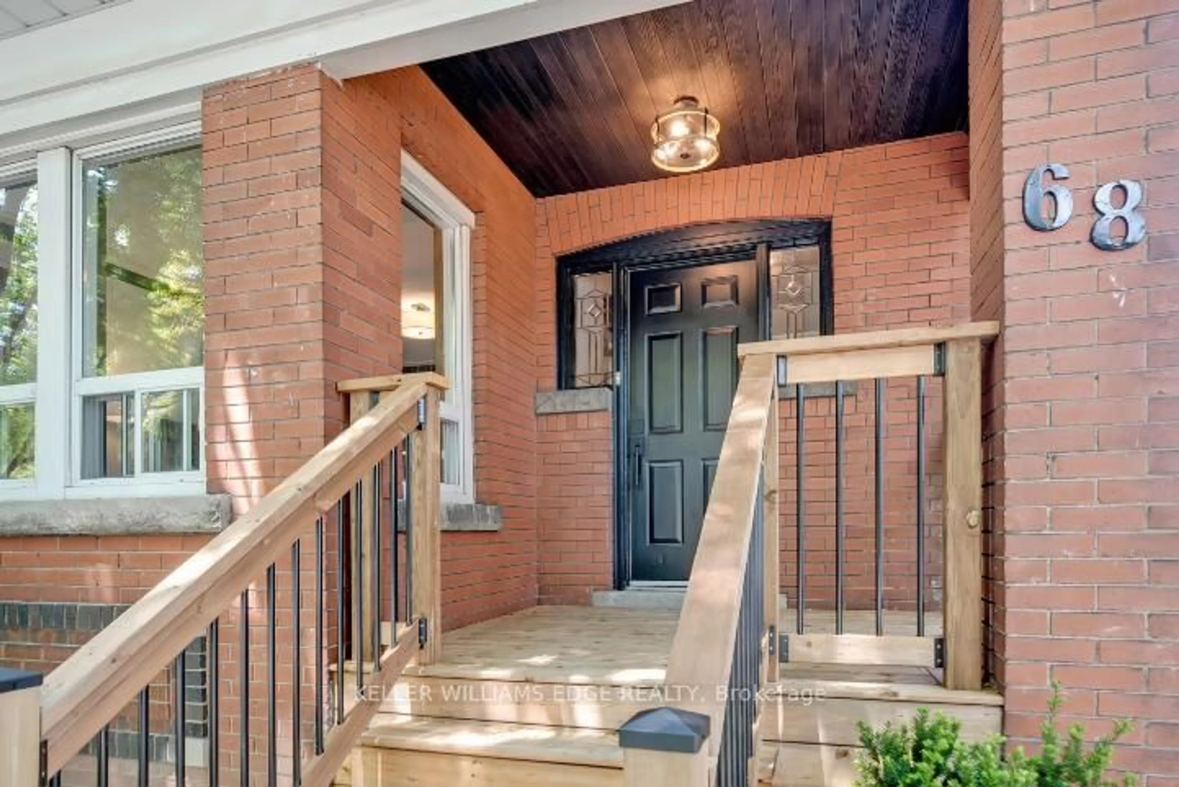 Indoor entryway for 68 North Oval, Hamilton Ontario L8S 3Y8