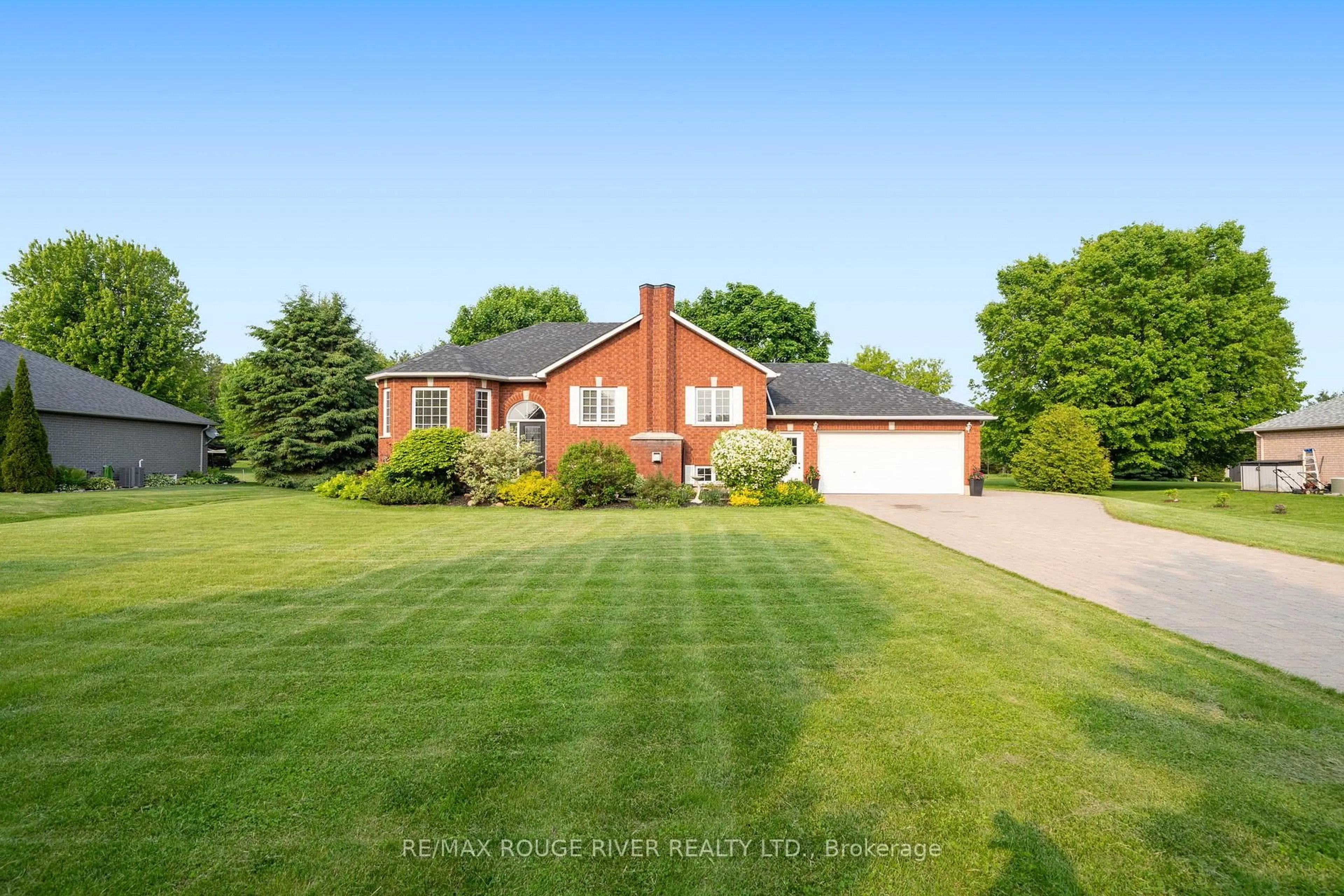 A pic from outside/outdoor area/front of a property/back of a property/a pic from drone, street for 14 Deerfield Dr, Hamilton Township Ontario K9A 4J9