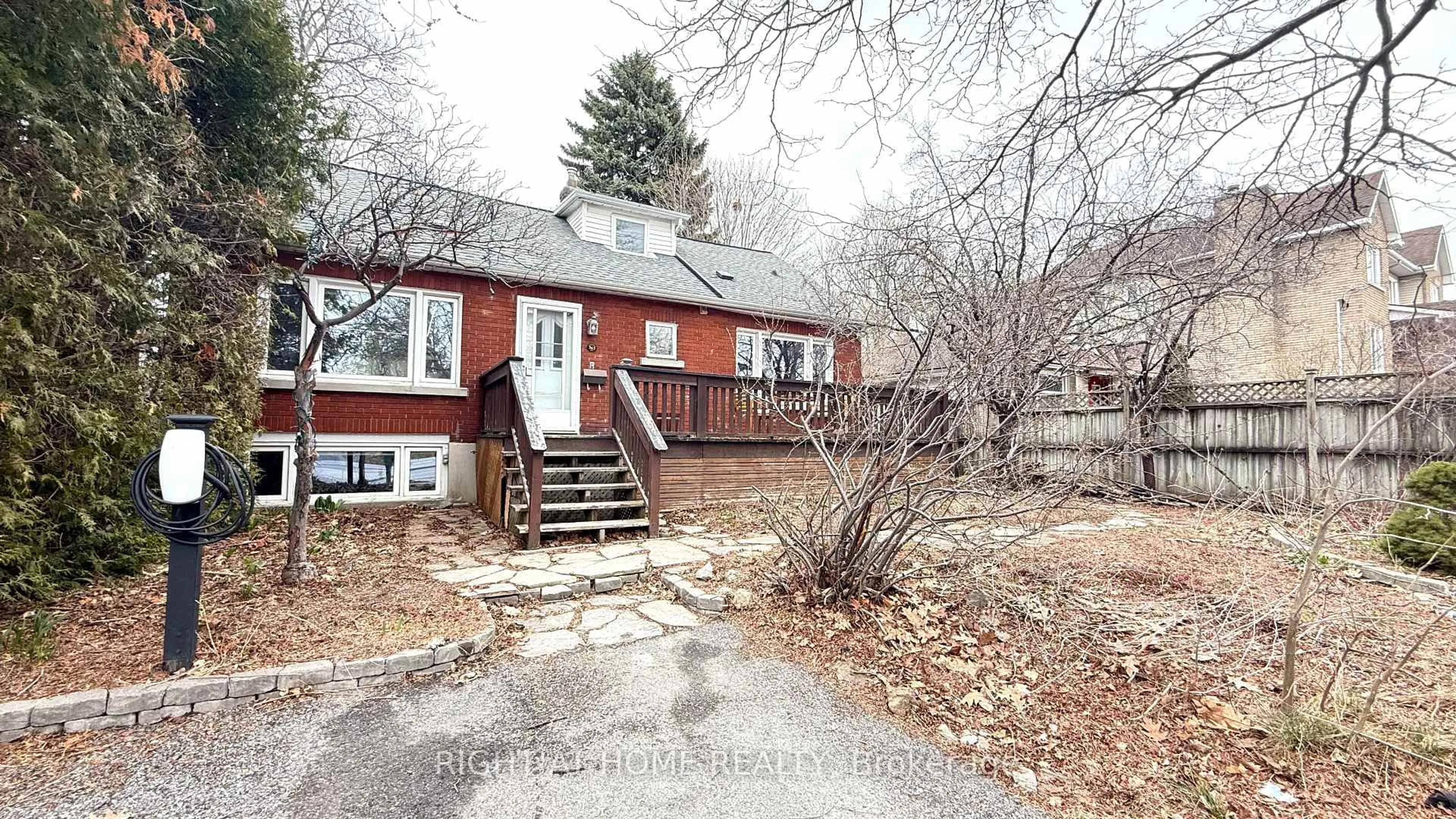 A pic from outside/outdoor area/front of a property/back of a property/a pic from drone, street for 563 Churchill Ave, Ottawa Ontario K1Z 5E6