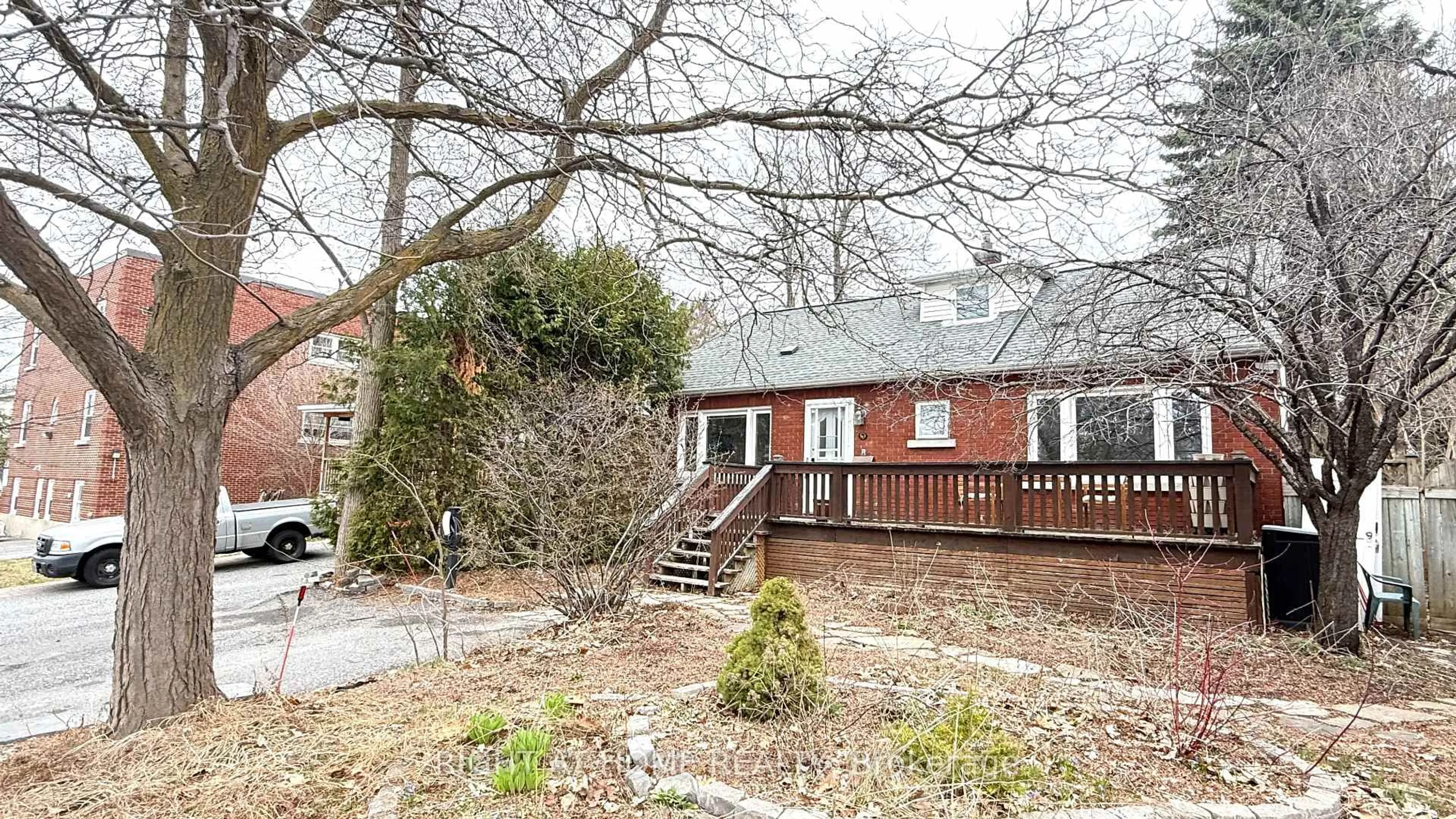 Unknown for 563 Churchill Ave, Ottawa Ontario K1Z 5E6