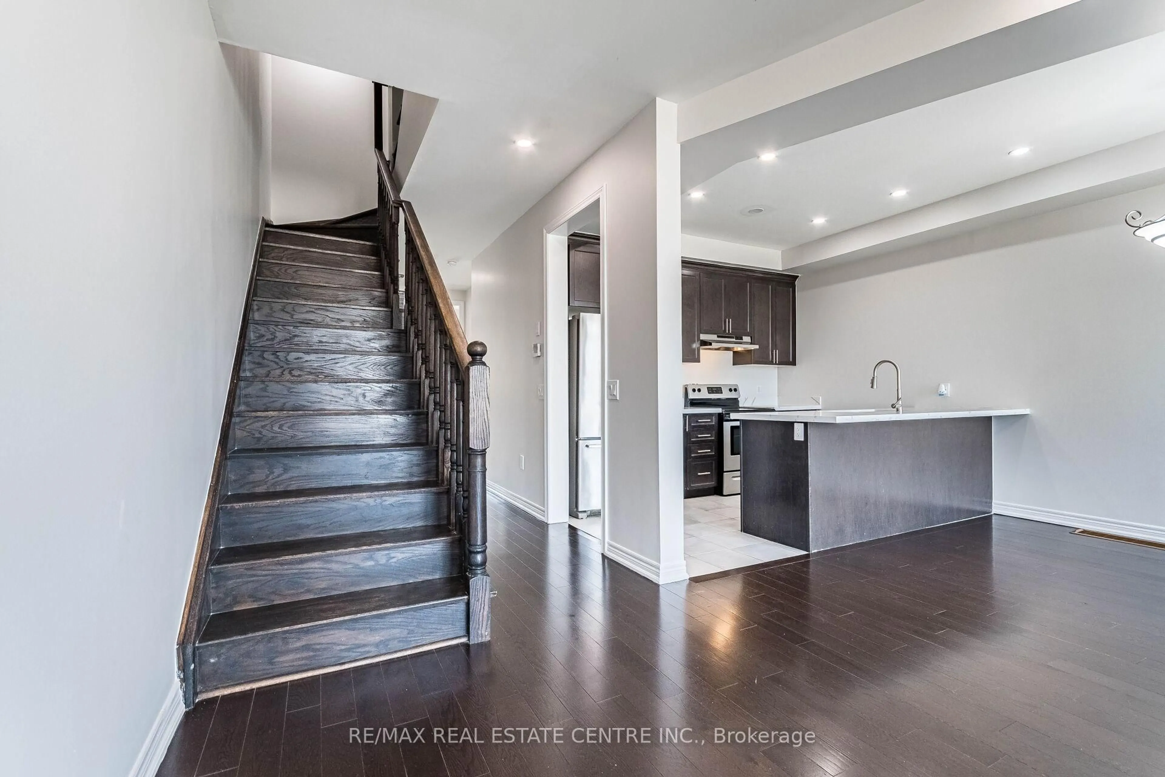 Open concept kitchen, unknown for 31 Bayonne Dr, Hamilton Ontario L8J 0L2