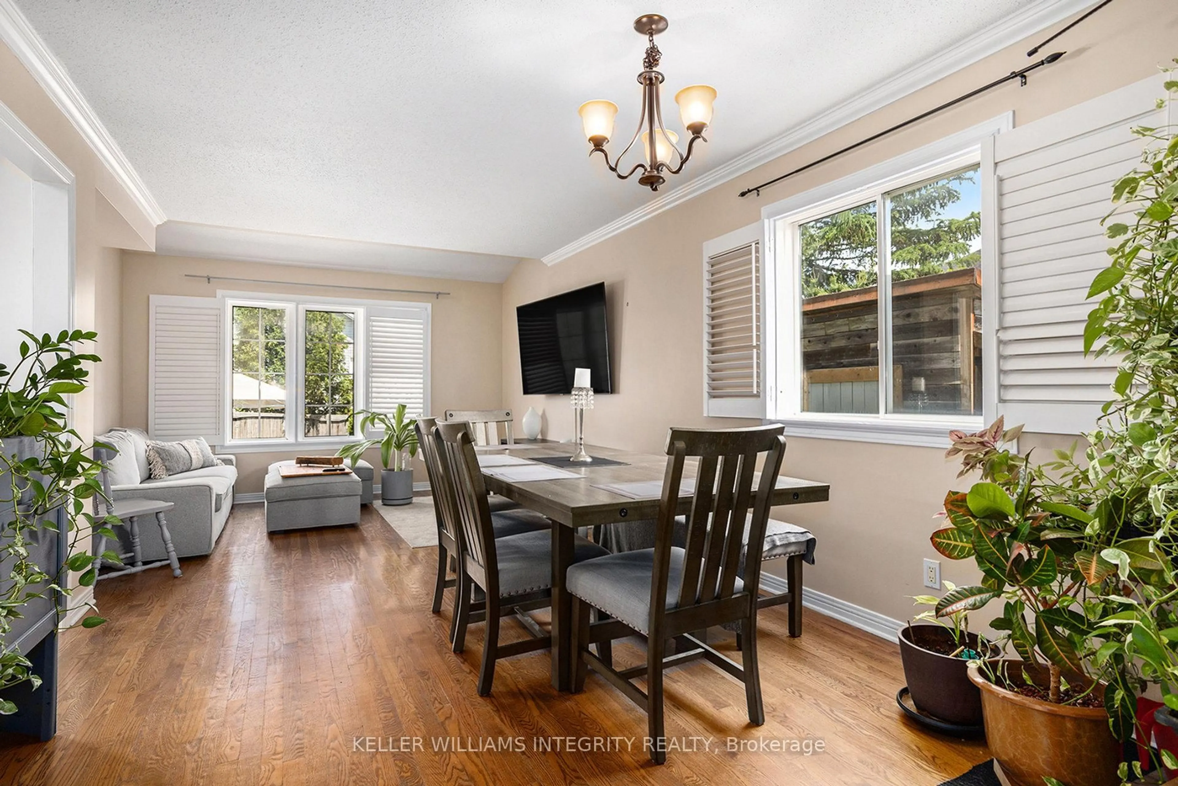 Dining room, wood/laminate floor for 41 Milner Downs Cres, Ottawa Ontario K2M 2S3
