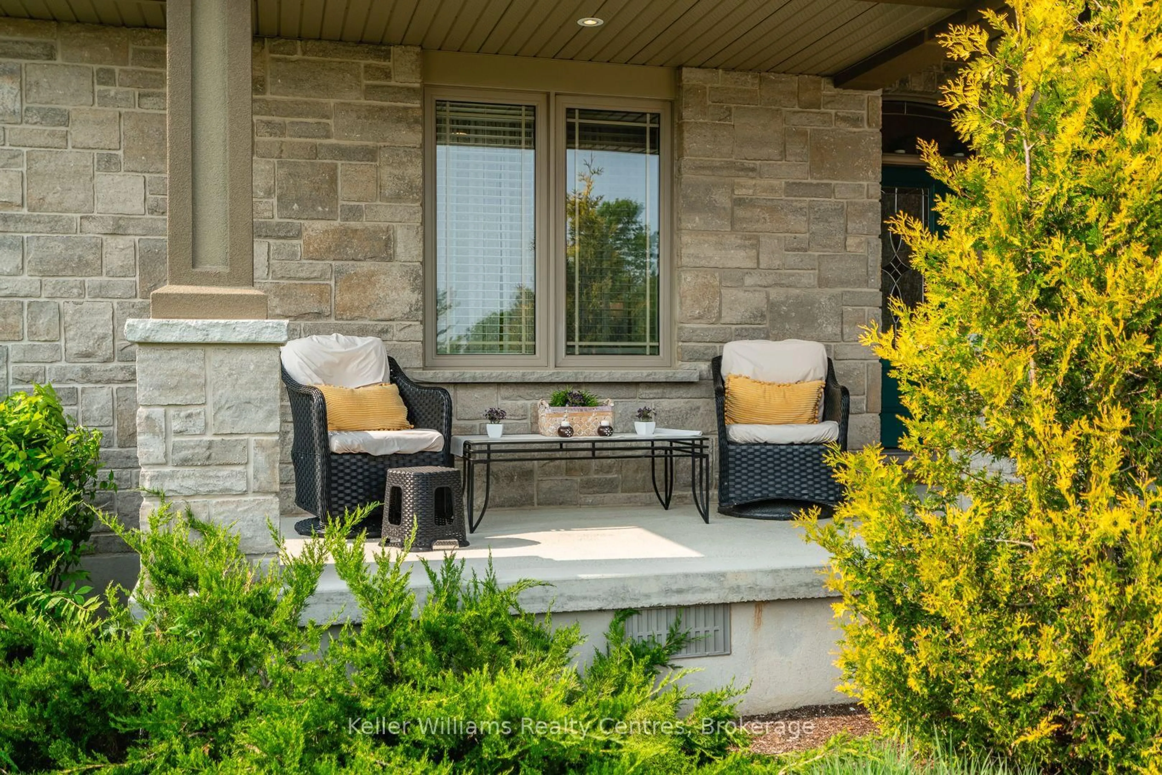 Patio, unknown for 875 17th St, Hanover Ontario N4N 0B7