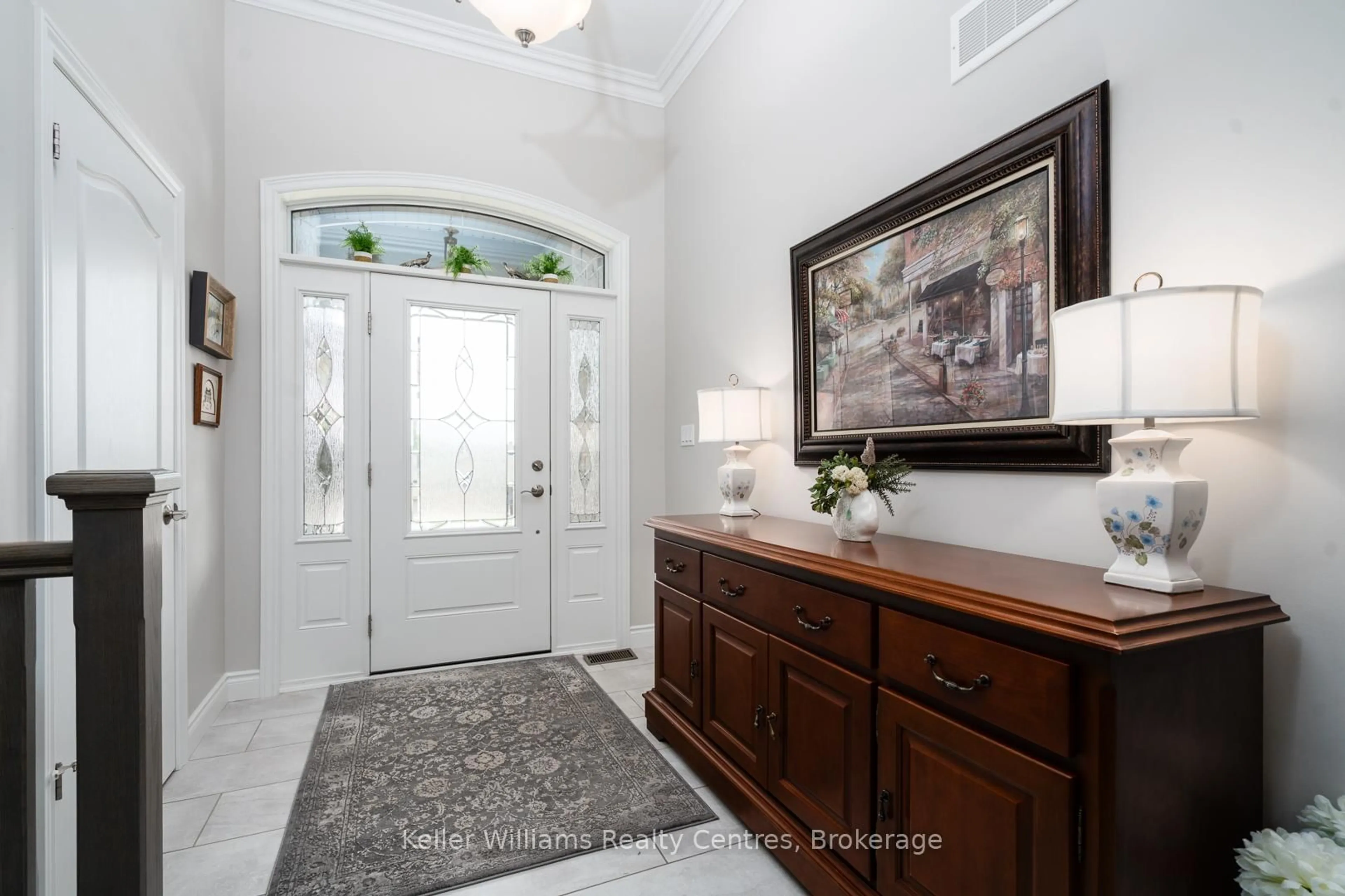 Indoor entryway for 875 17th St, Hanover Ontario N4N 0B7