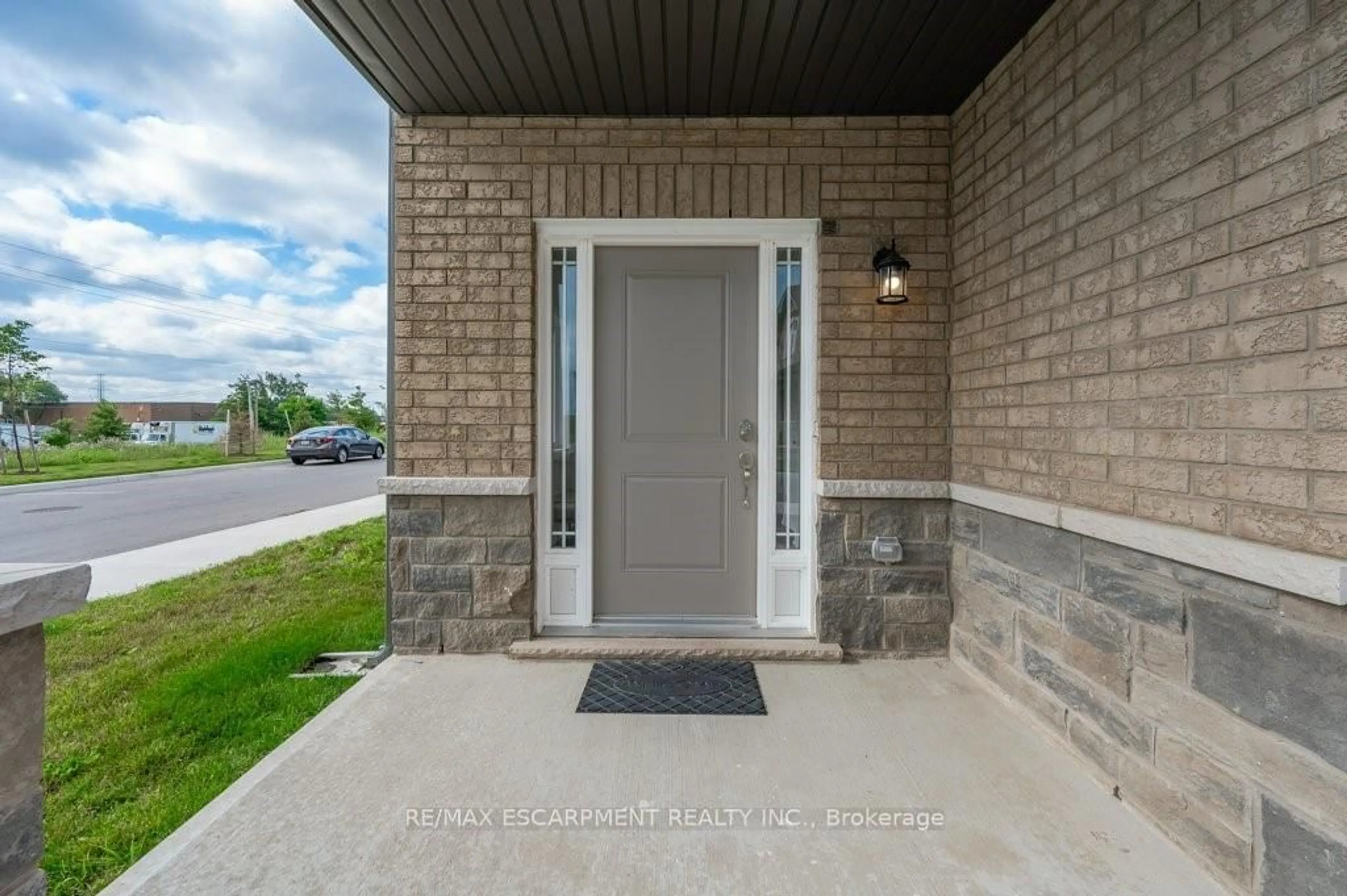 Indoor entryway for 66 Waterlily Way, Hamilton Ontario L0R 1P0