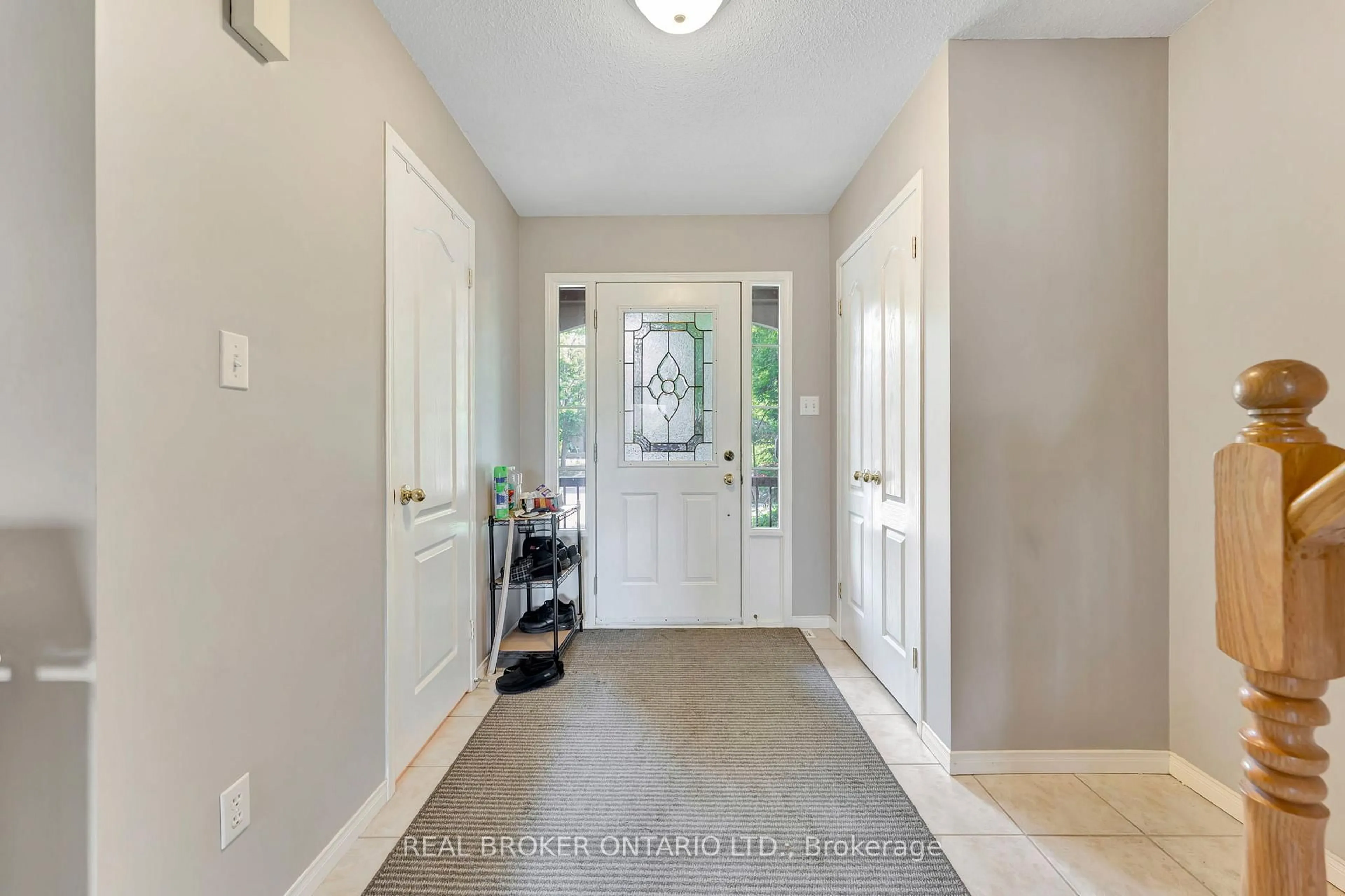 Indoor entryway for 88 Foxborough Dr, Hamilton Ontario L9G 4Z1