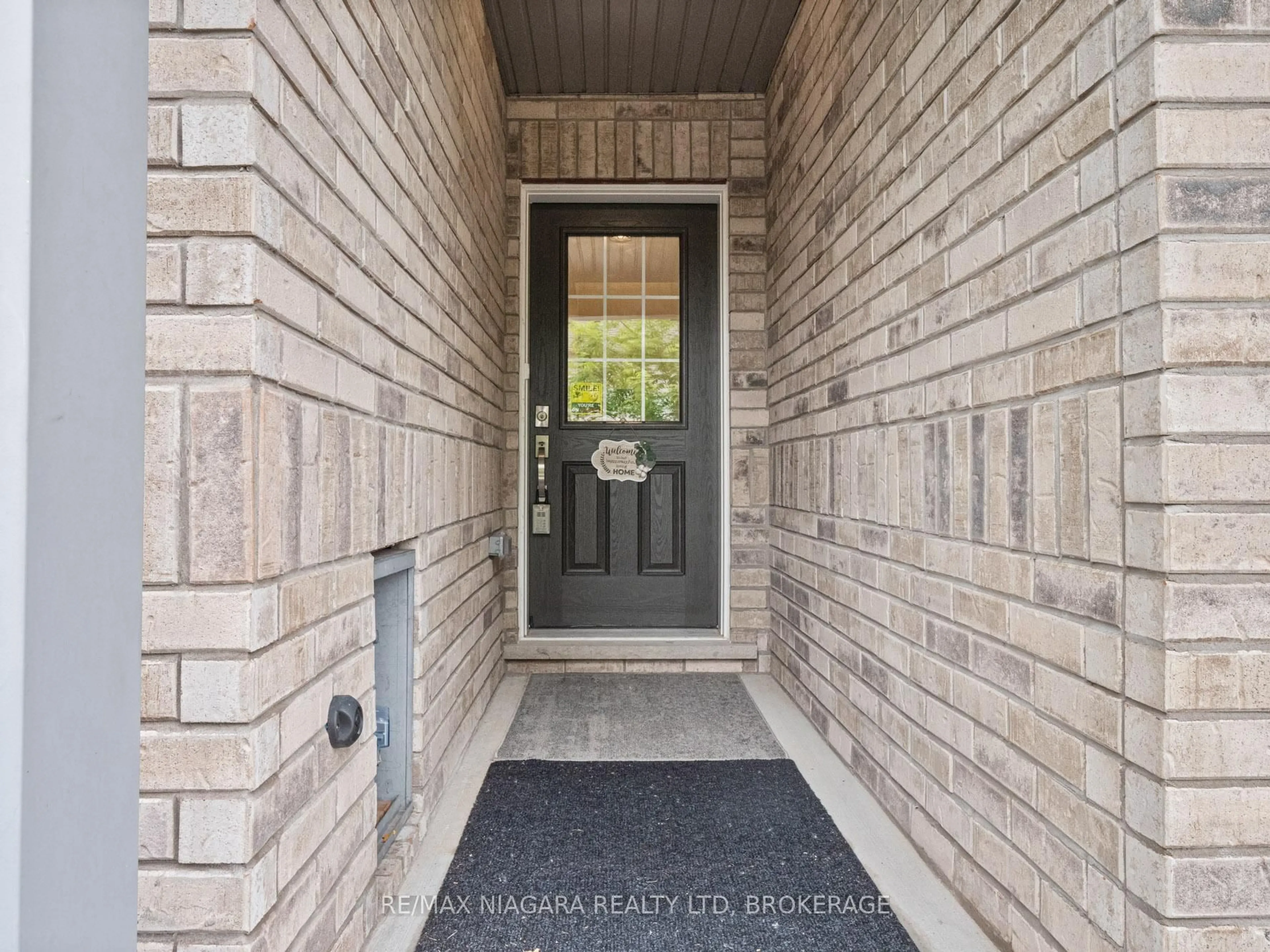 Indoor entryway for 340 Prospect Point Rd #45, Fort Erie Ontario L0S 1N0