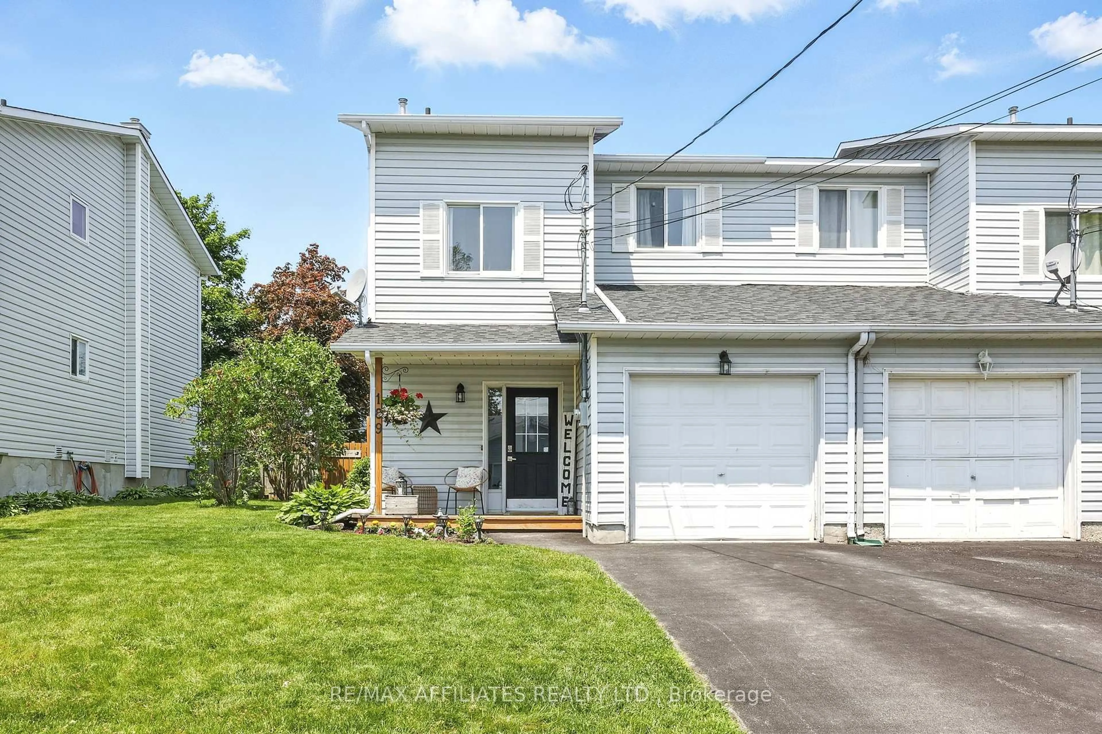 Home with vinyl exterior material, street for 189 Morris St, Carleton Place Ontario K7C 4M8
