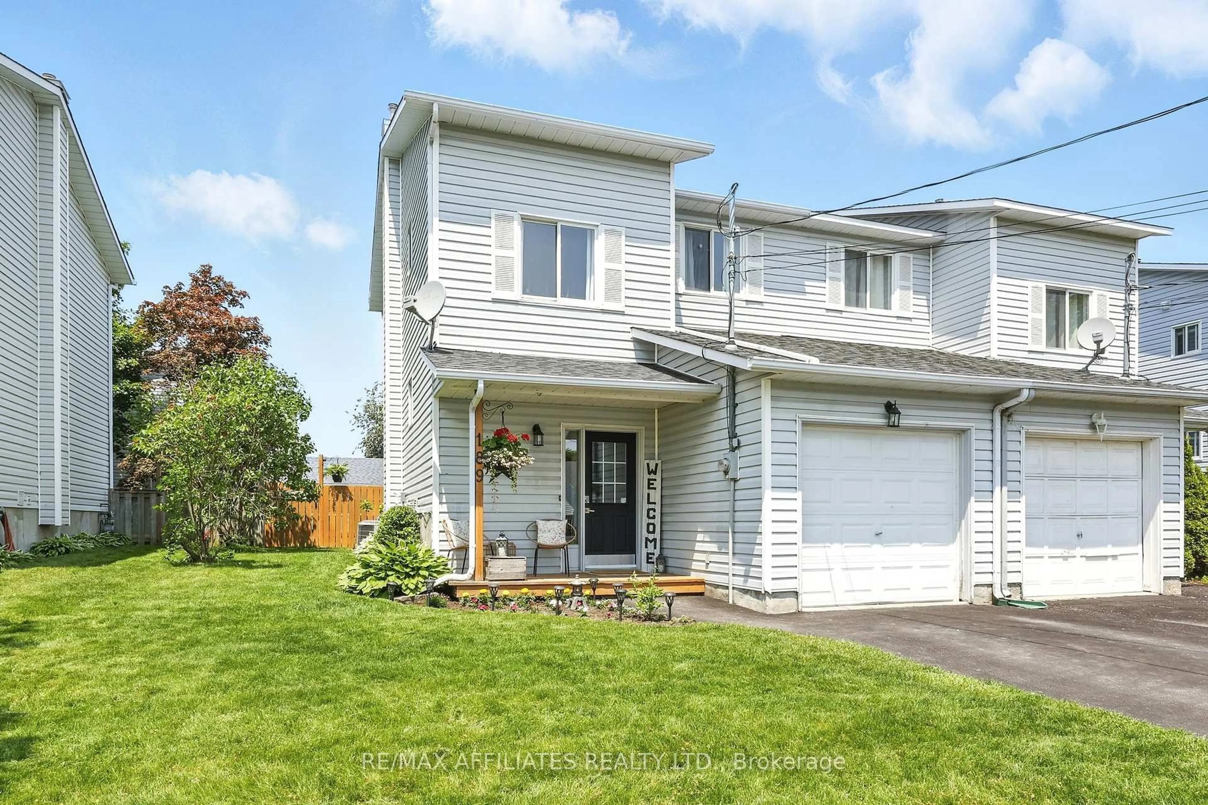Home with vinyl exterior material, street for 189 Morris St, Carleton Place Ontario K7C 4M8