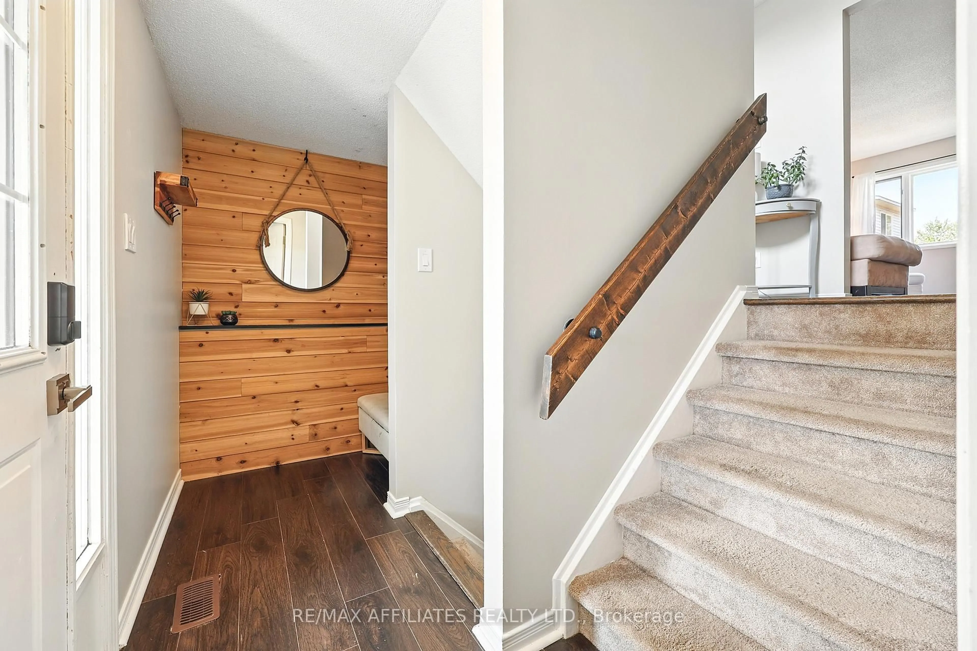 Indoor entryway for 189 Morris St, Carleton Place Ontario K7C 4M8