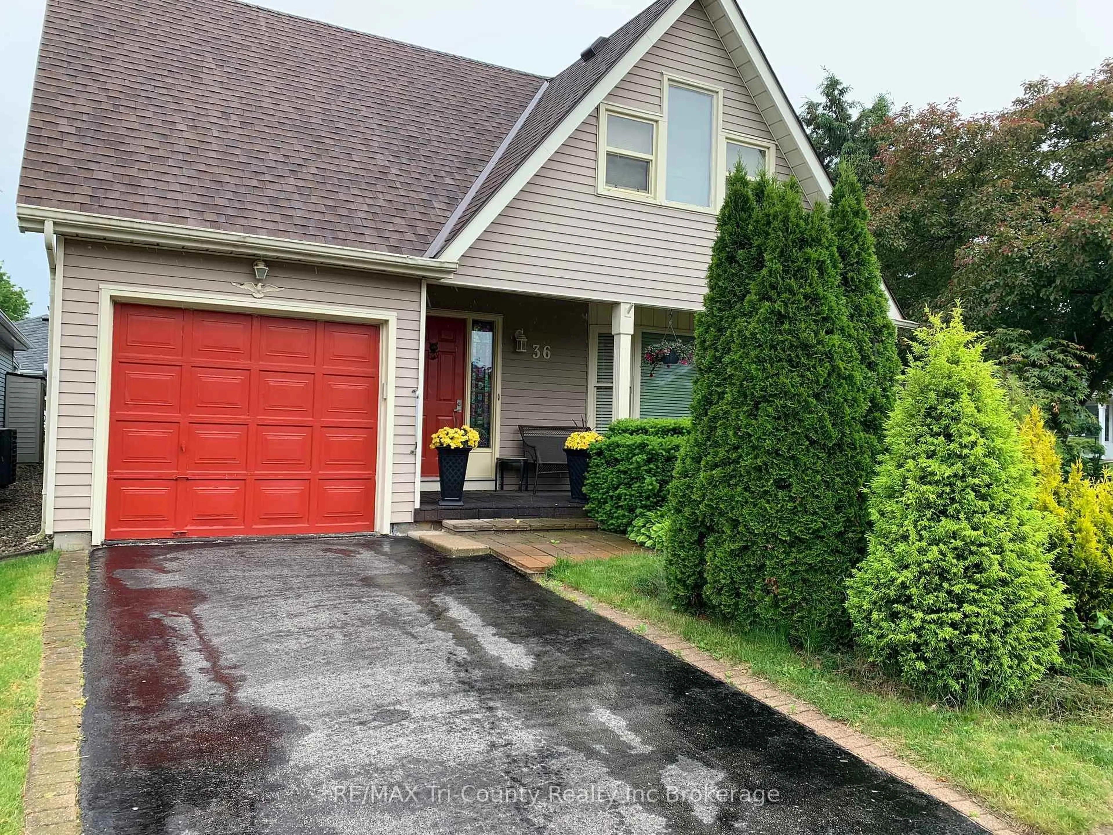Home with vinyl exterior material, street for 36 Sinclair Dr, Tillsonburg Ontario N4G 5L7