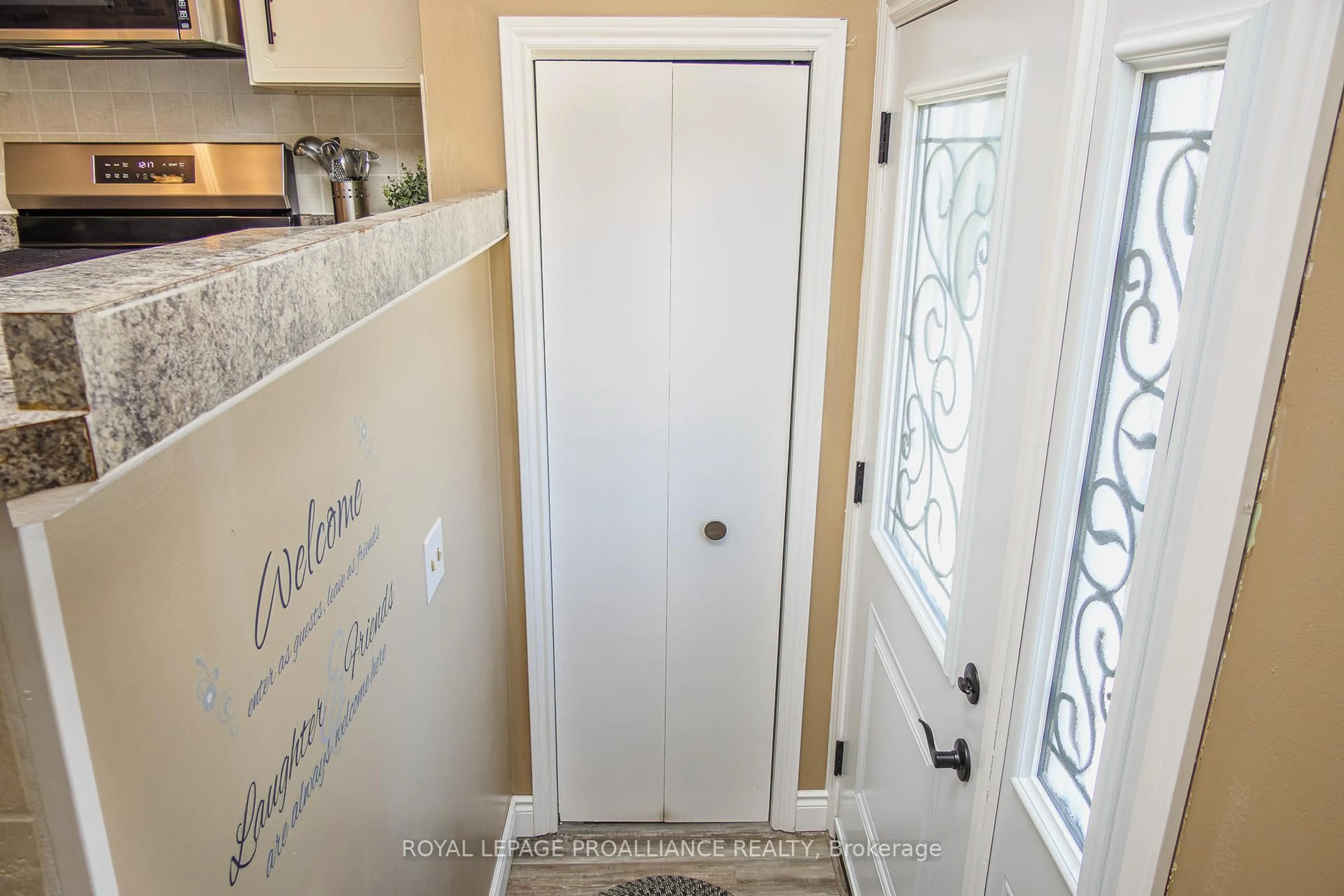 Indoor entryway for 209 Ontario St, Brighton Ontario K0K 1H0