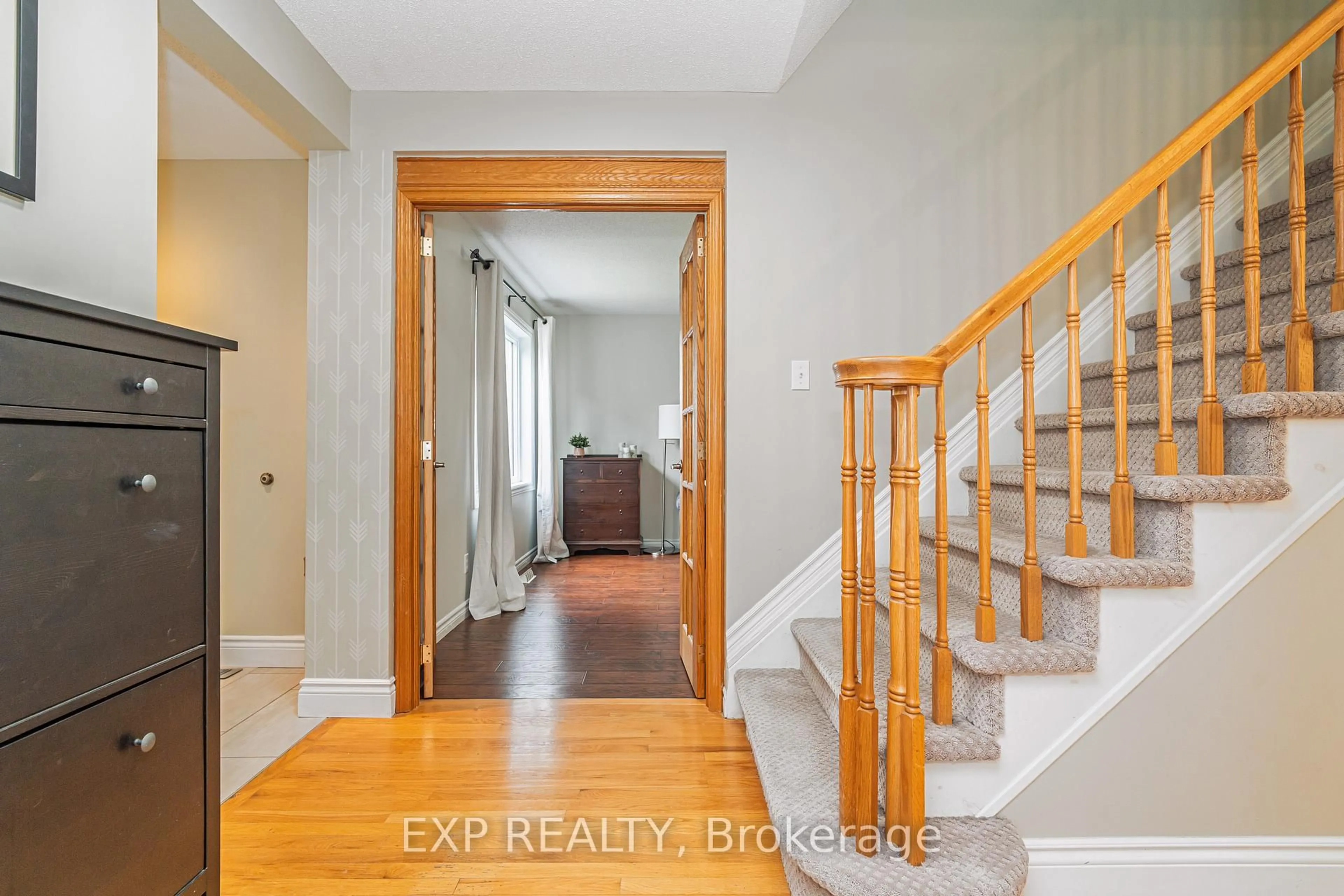 Indoor entryway for 295 Bonavista St, Clarence-Rockland Ontario K4K 1N8