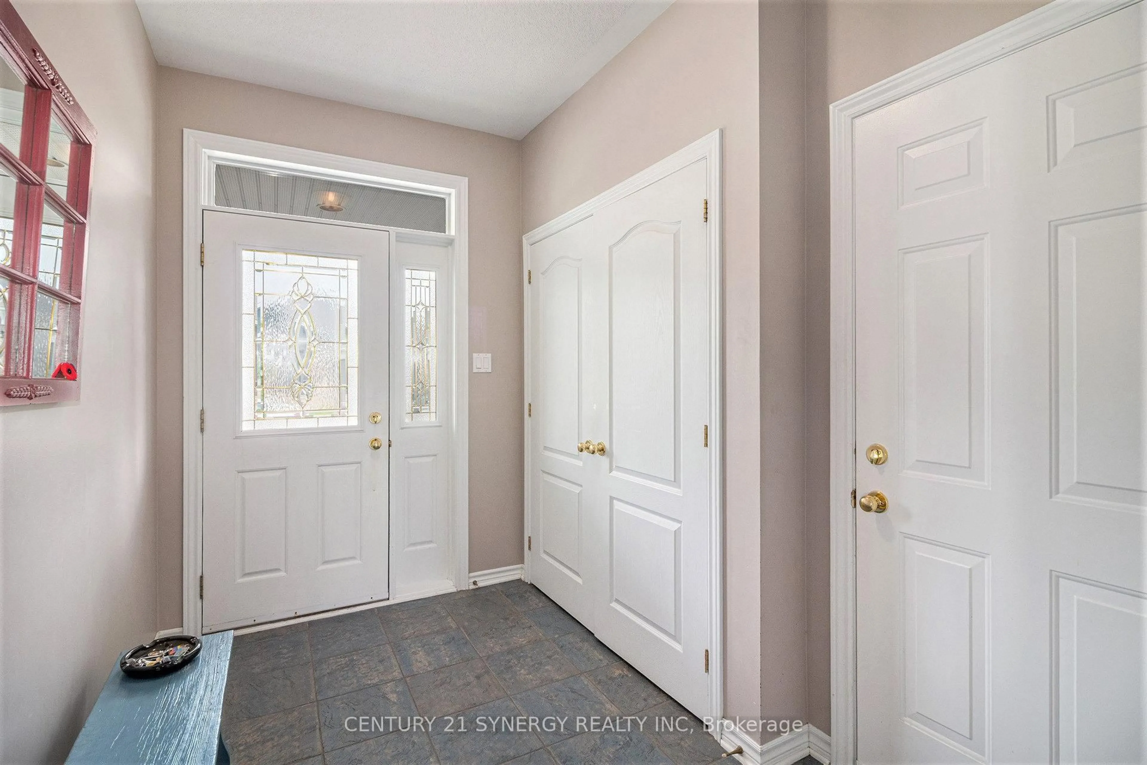 Indoor entryway for 852 Swallowtail Cres, Ottawa Ontario K4A 4M5