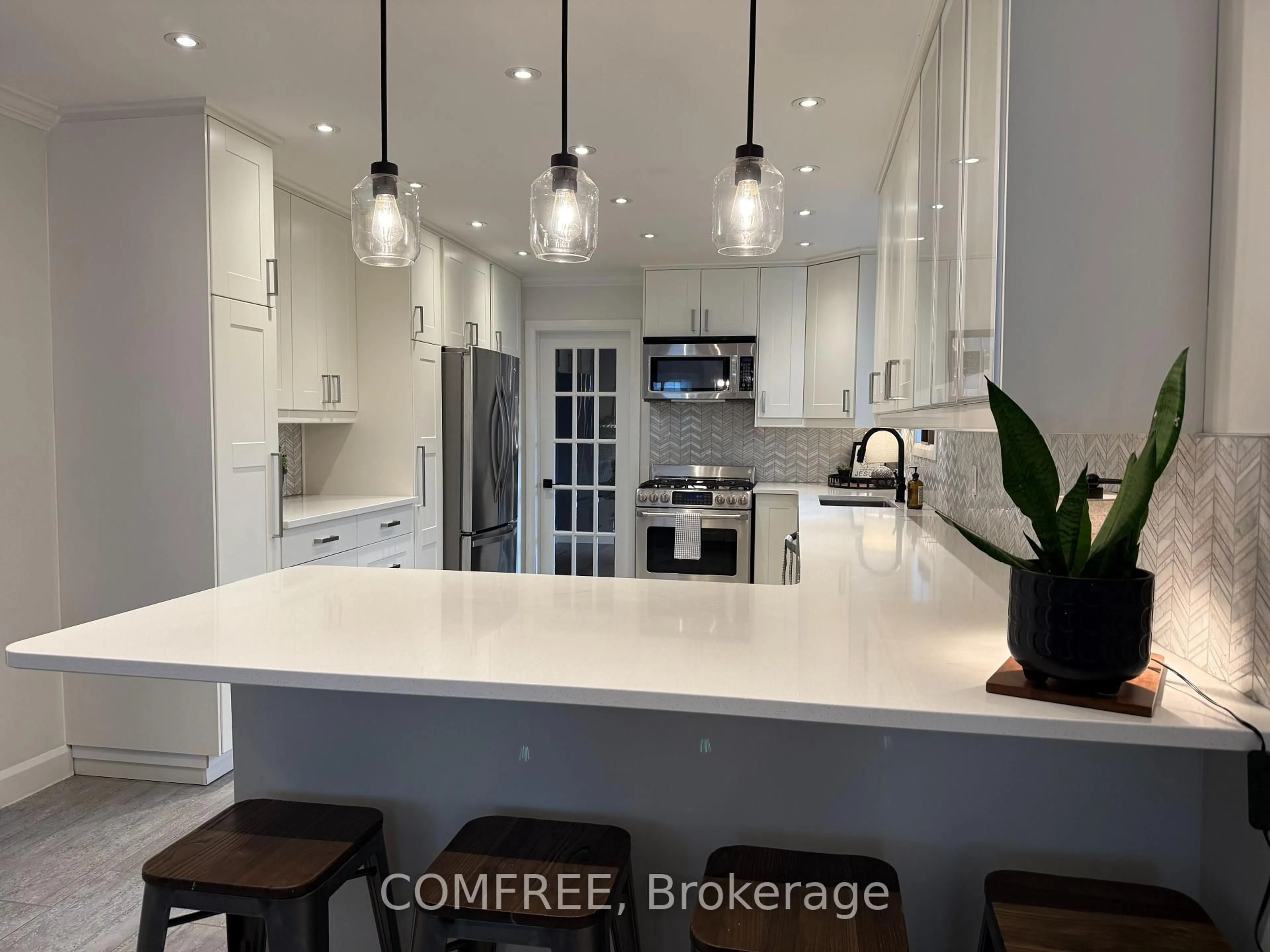Contemporary kitchen, unknown for 62 Menard St, Russell Ontario K0A 1W1