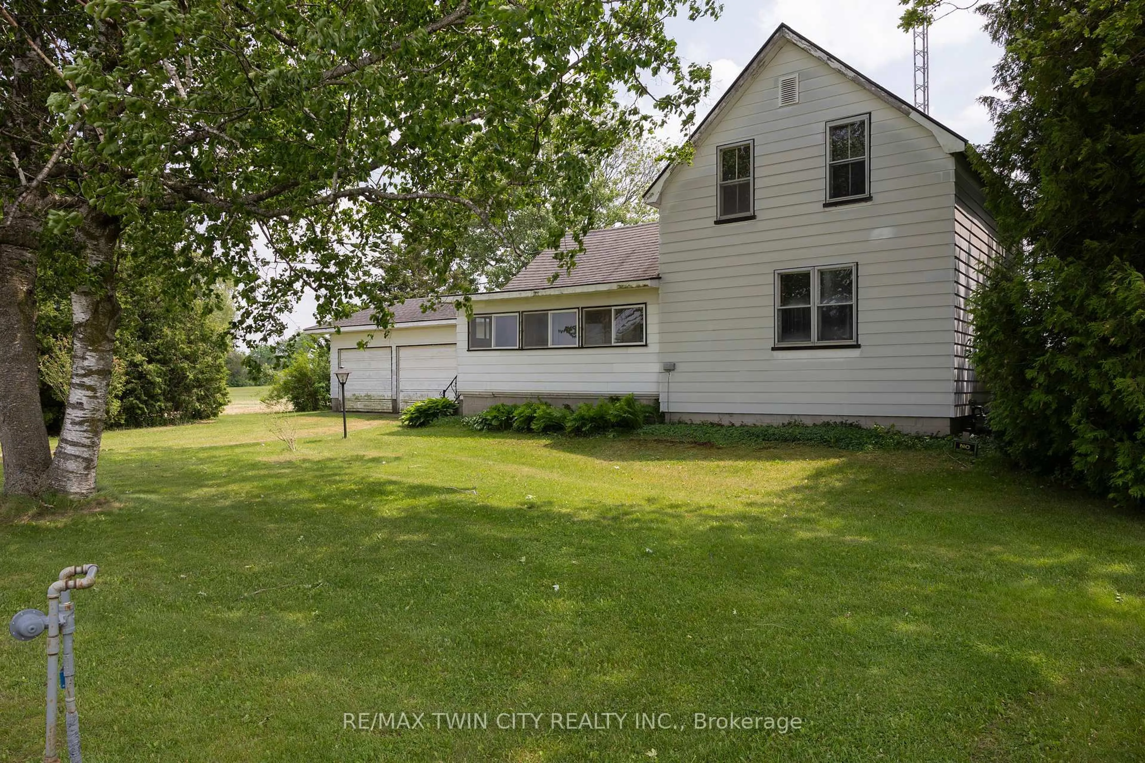A pic from outside/outdoor area/front of a property/back of a property/a pic from drone, street for 794 WINDHAM CENTRE Rd, Norfolk Ontario N0E 1H0