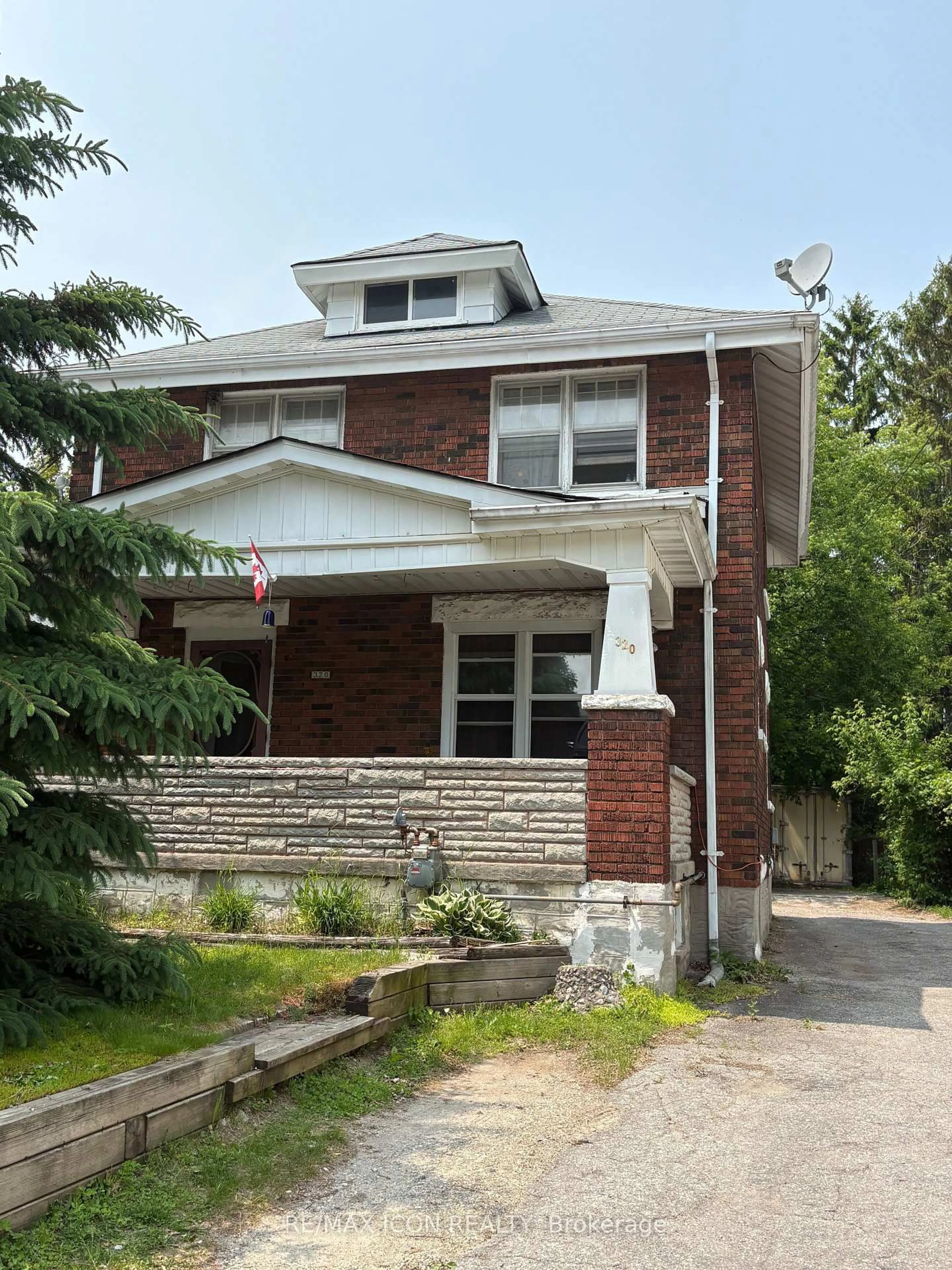 Home with brick exterior material, street for 320 Guelph St, Kitchener Ontario N2H 5X3