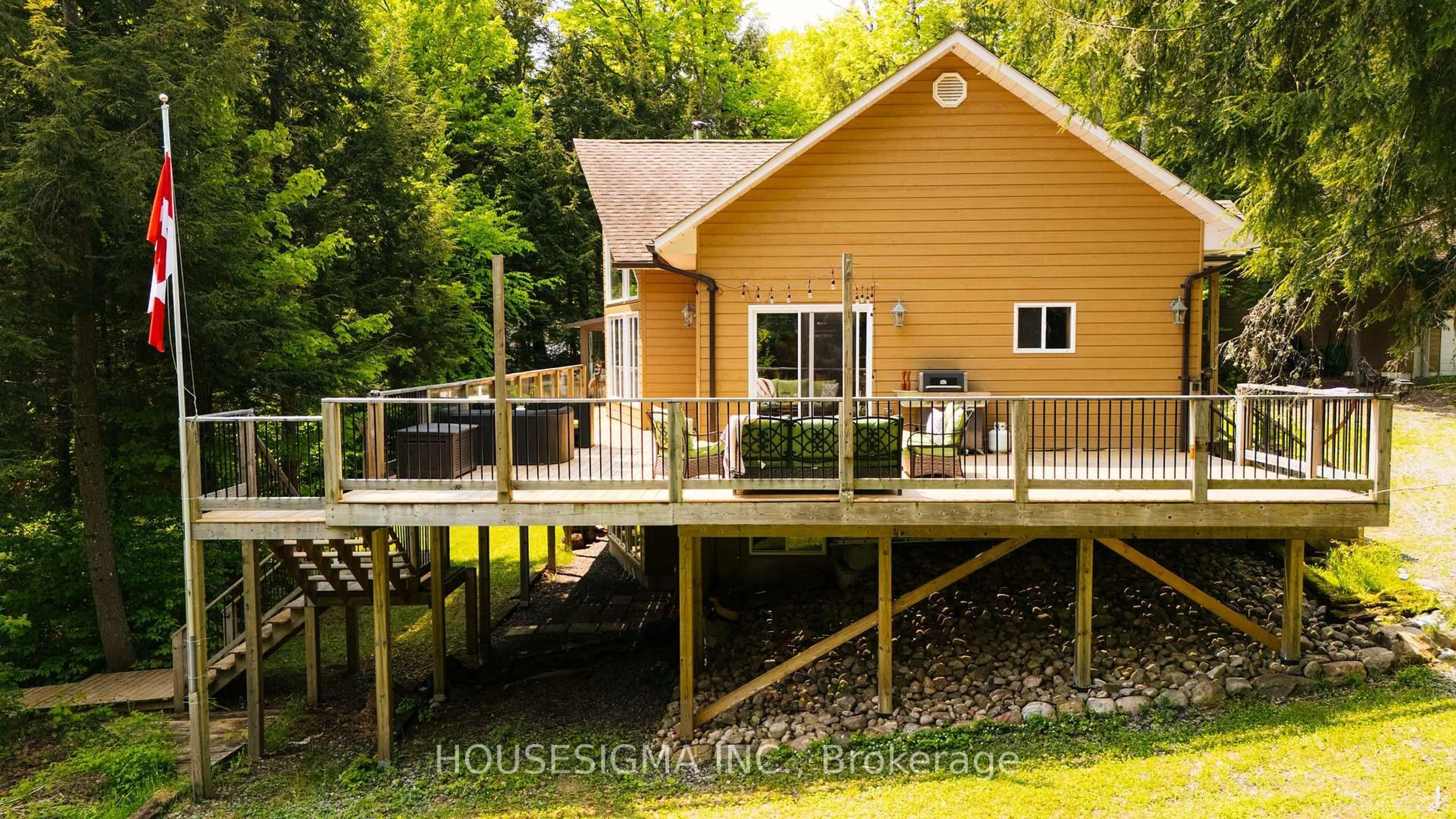 Patio, water/lake/river/ocean view for 1208 Minnow Dr, Dysart et al Ontario K0M 1S0
