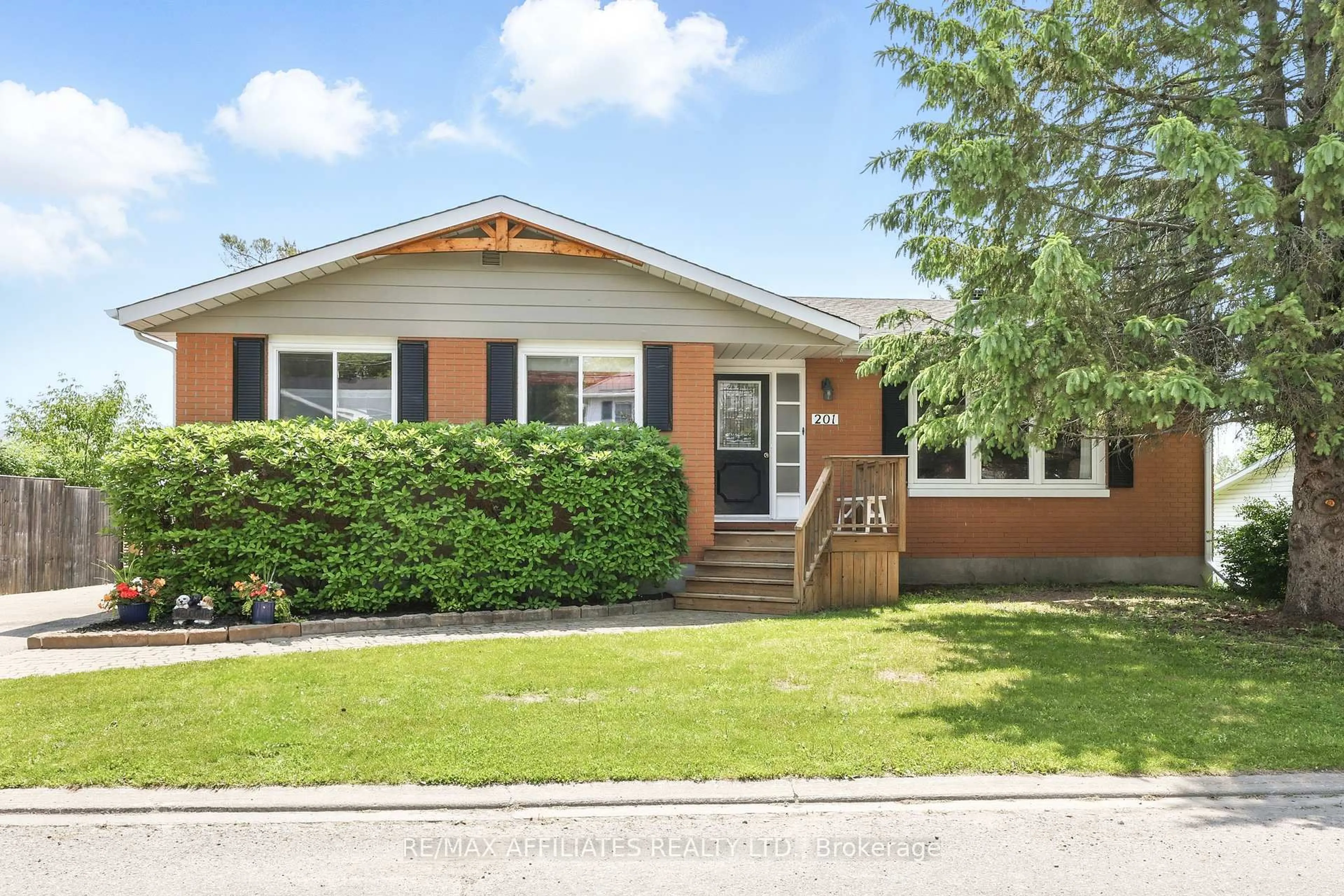 Home with vinyl exterior material, street for 201 Augusta St, Almonte Ontario K0A 1A0