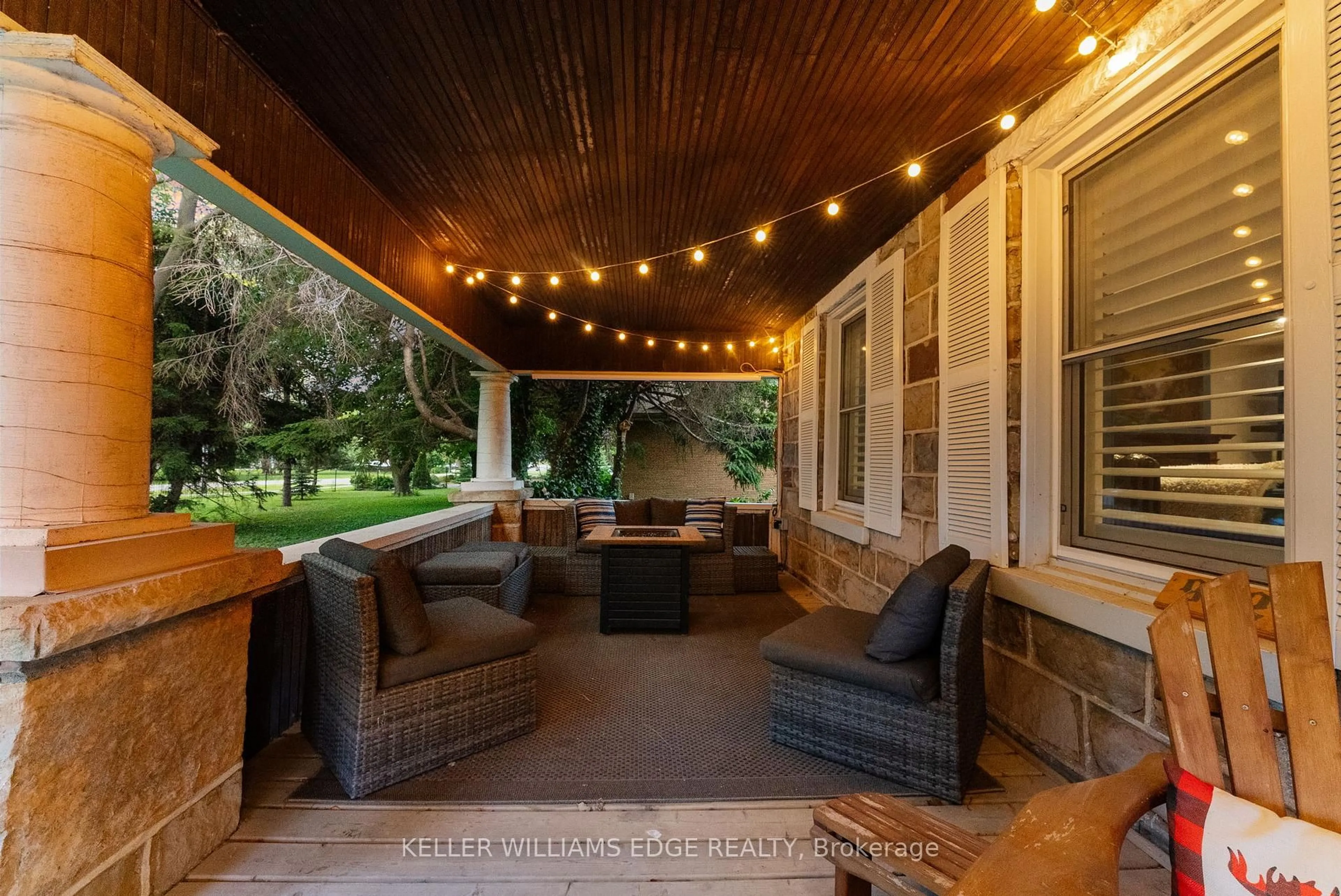 Patio, street for 982 Highway 8 Highway, Hamilton Ontario L8E 5H9