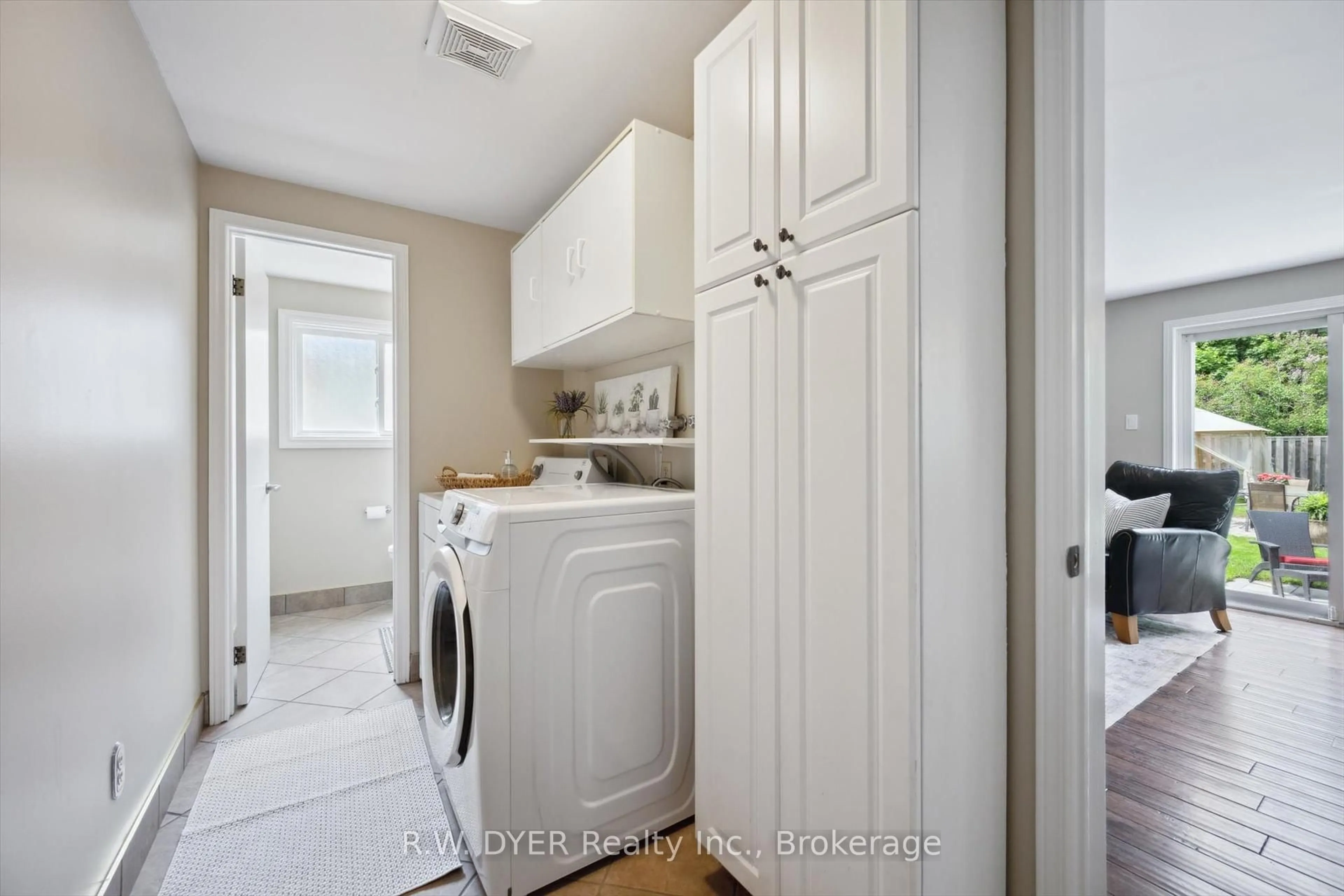 Laundry room for 67 Rose Bridge Cres, Cambridge Ontario N3C 3Z2
