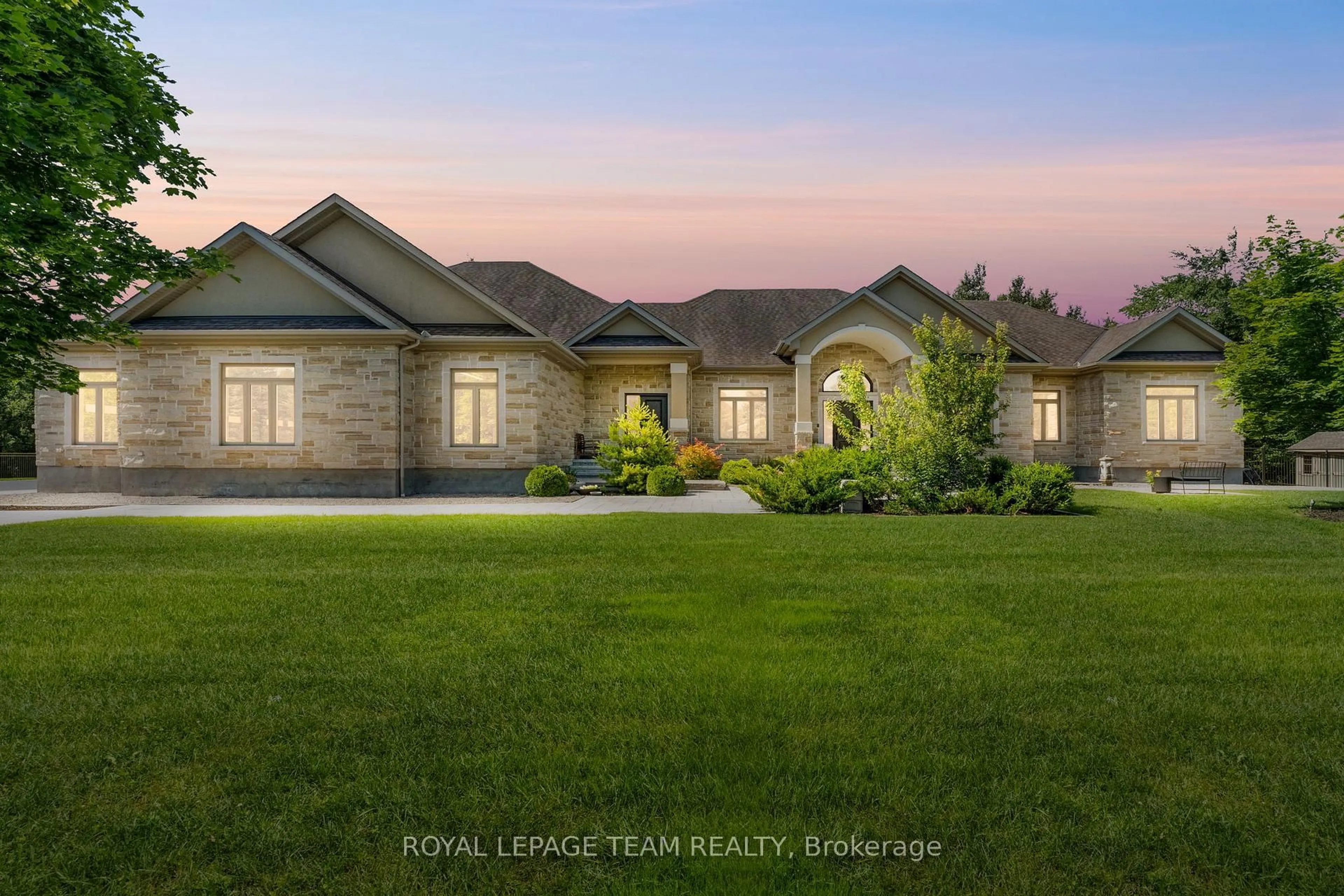 Home with brick exterior material, unknown for 5987 Knights Dr, Manotick Ontario K4M 0A2