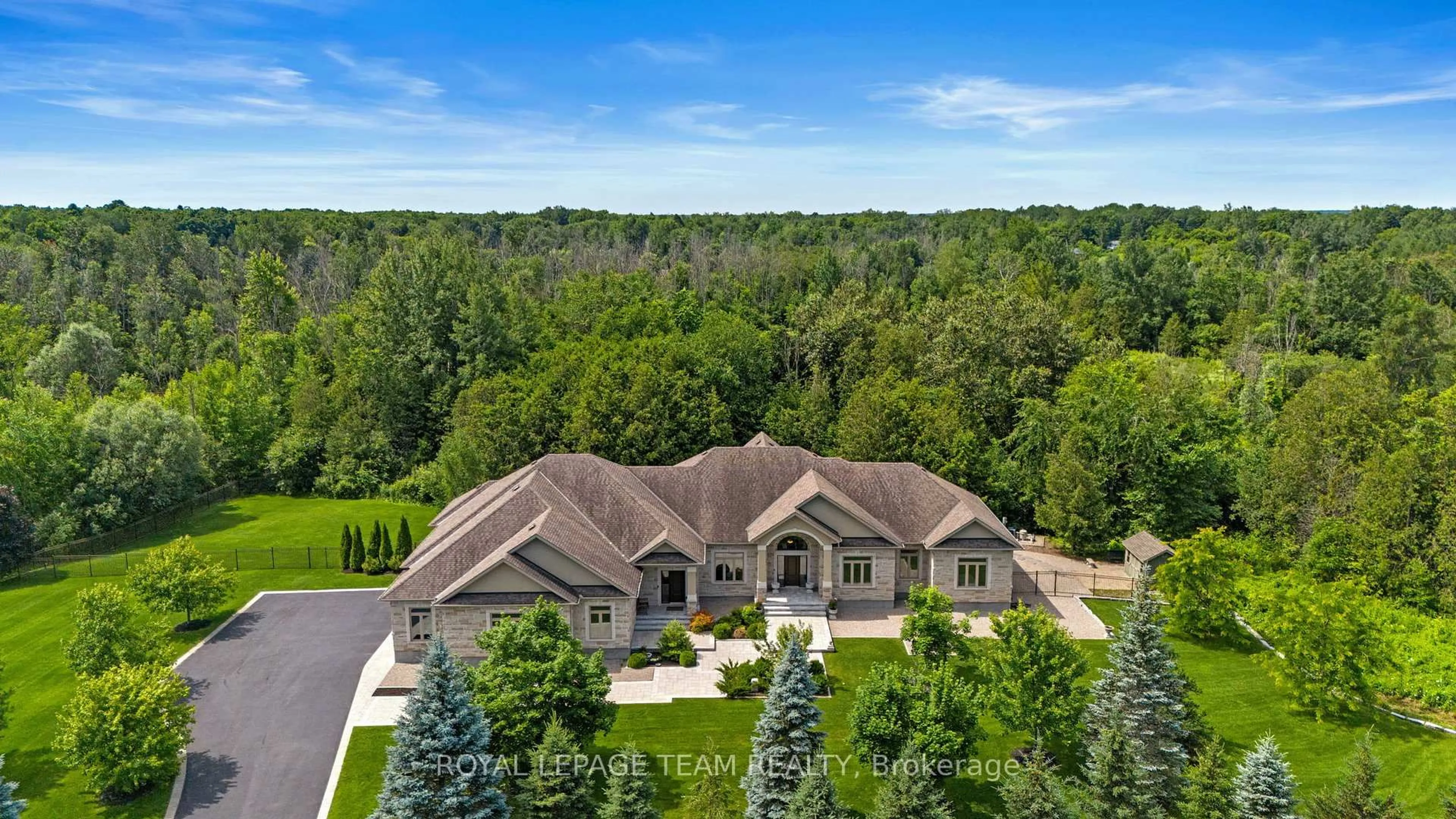 A pic from outside/outdoor area/front of a property/back of a property/a pic from drone, unknown for 5987 Knights Dr, Manotick Ontario K4M 0A2