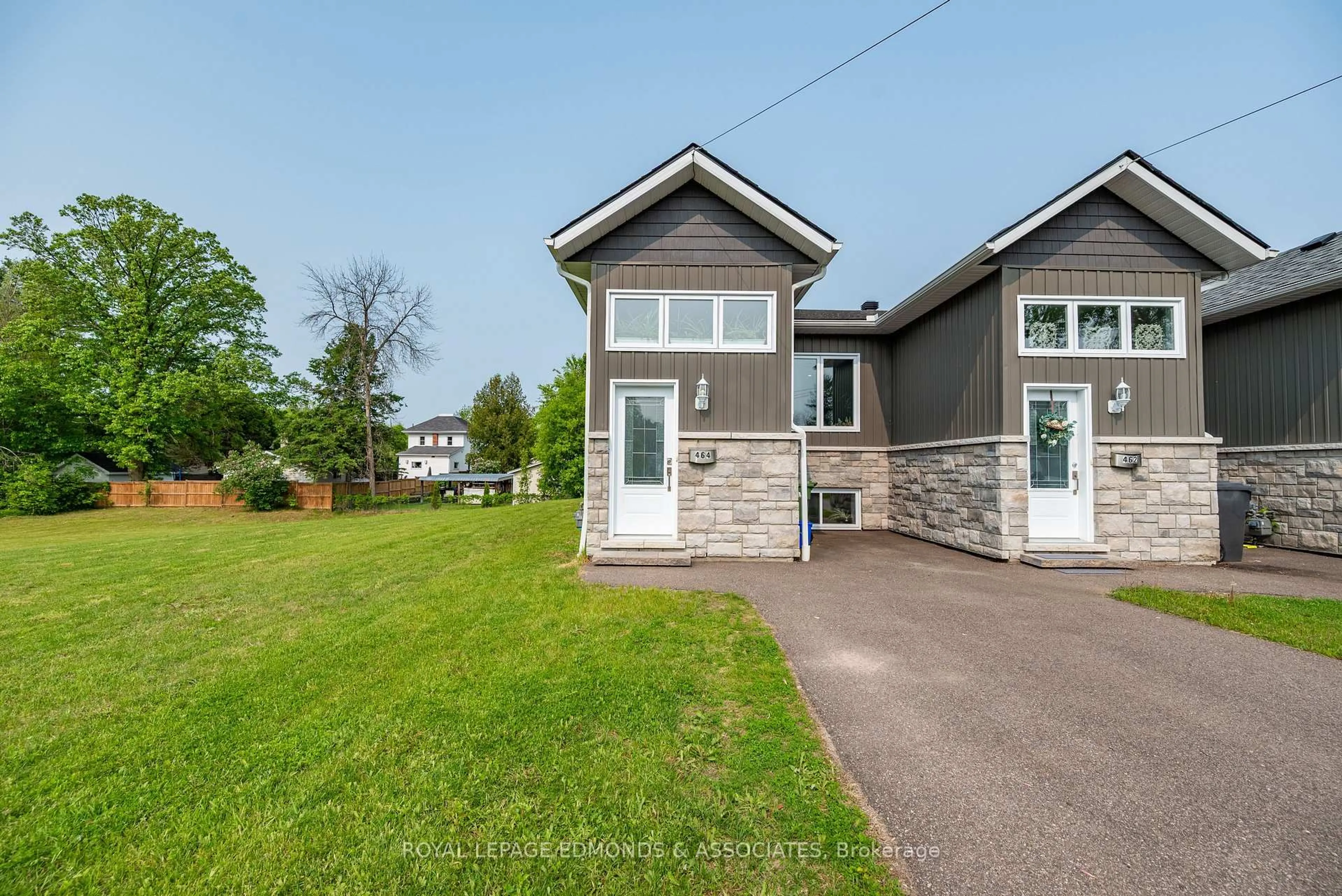 A pic from outside/outdoor area/front of a property/back of a property/a pic from drone, street for 464 Dominion St, Pembroke Ontario K8A 4W8