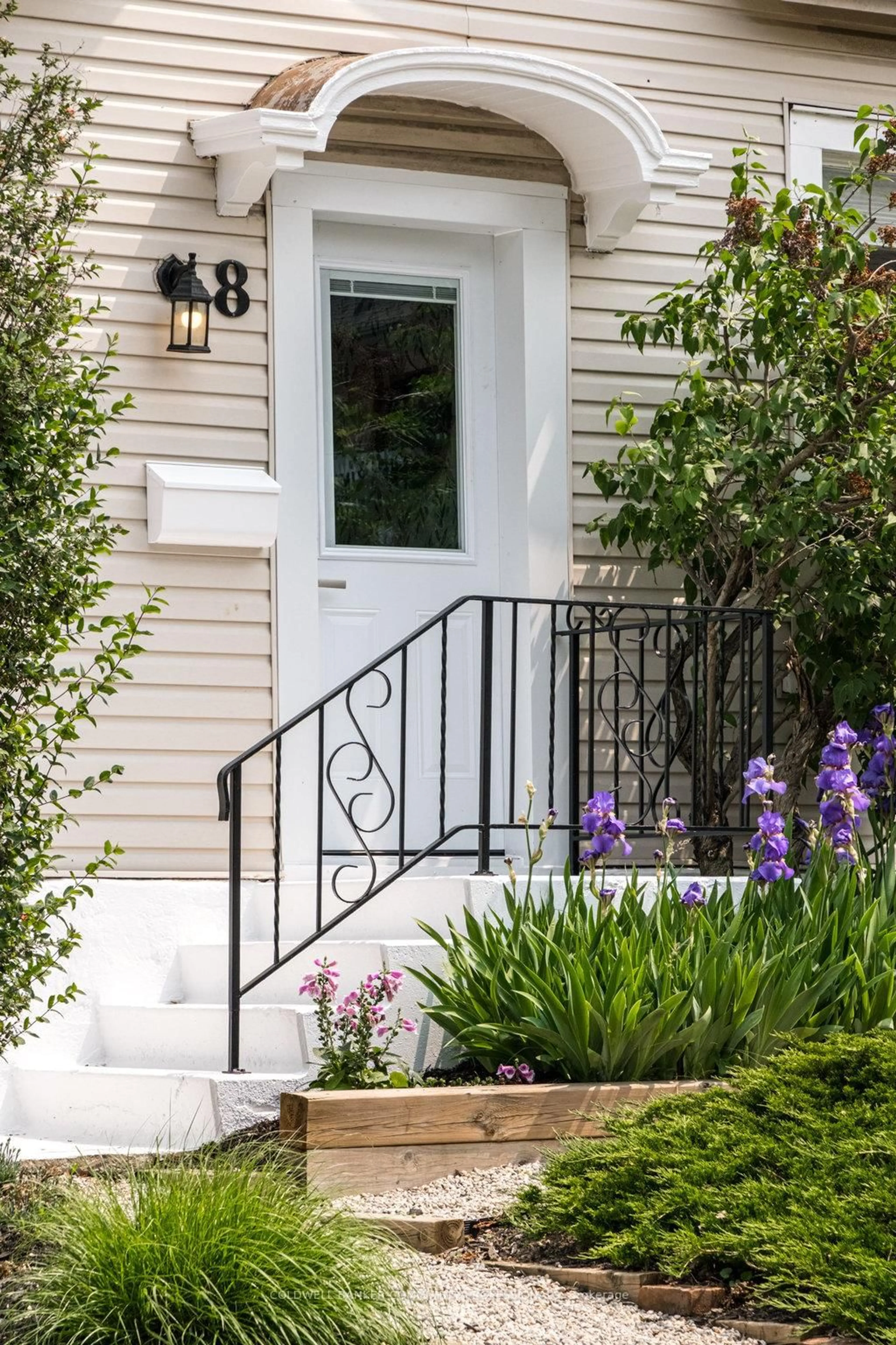 Indoor entryway for 8 Lochearne St, Hamilton Ontario L8R 1V8