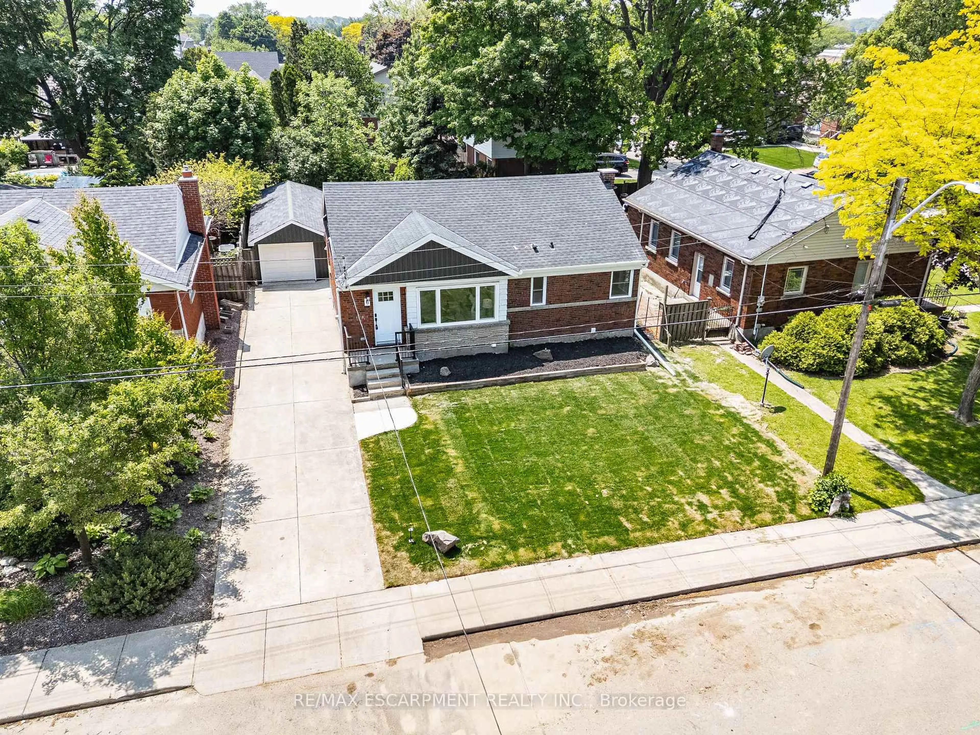 A pic from outside/outdoor area/front of a property/back of a property/a pic from drone, street for 6 Mulock Ave, Hamilton Ontario L8T 1H3